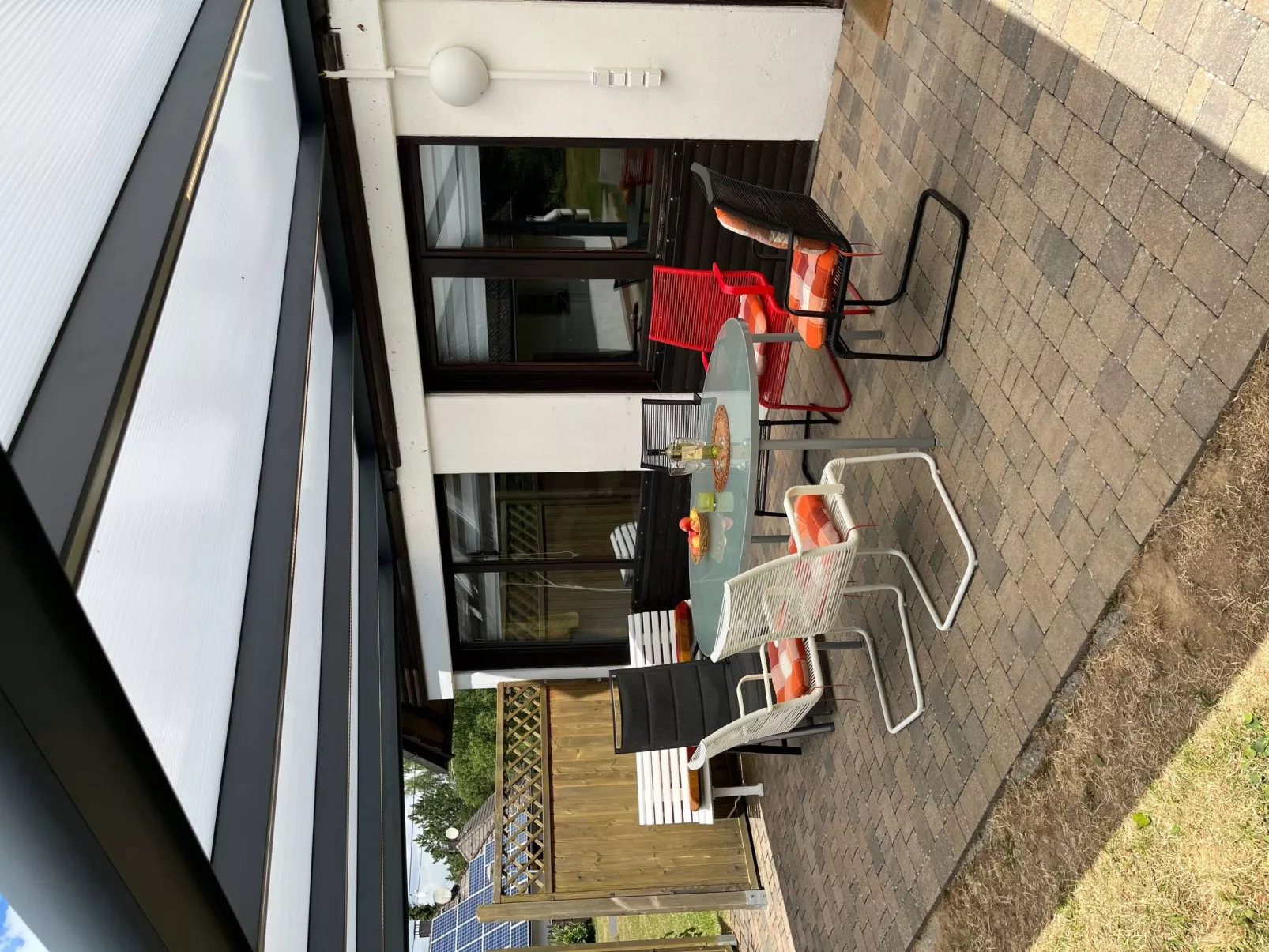 Familienfreundliches Haus mit großer Terrasse-Buiten