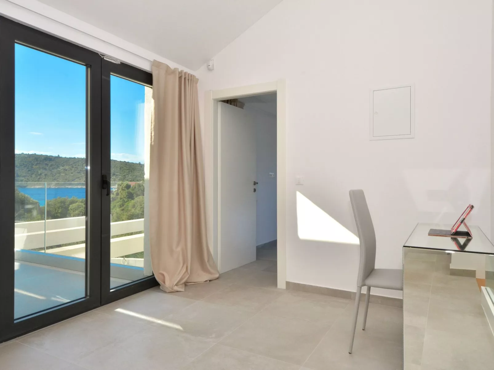 Haus in Dvornica mit privatem Parkplatz-Binnen