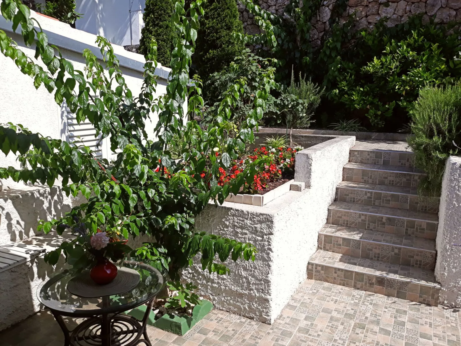 Haus am Wasser mit Blick aufs Wasser-Buiten