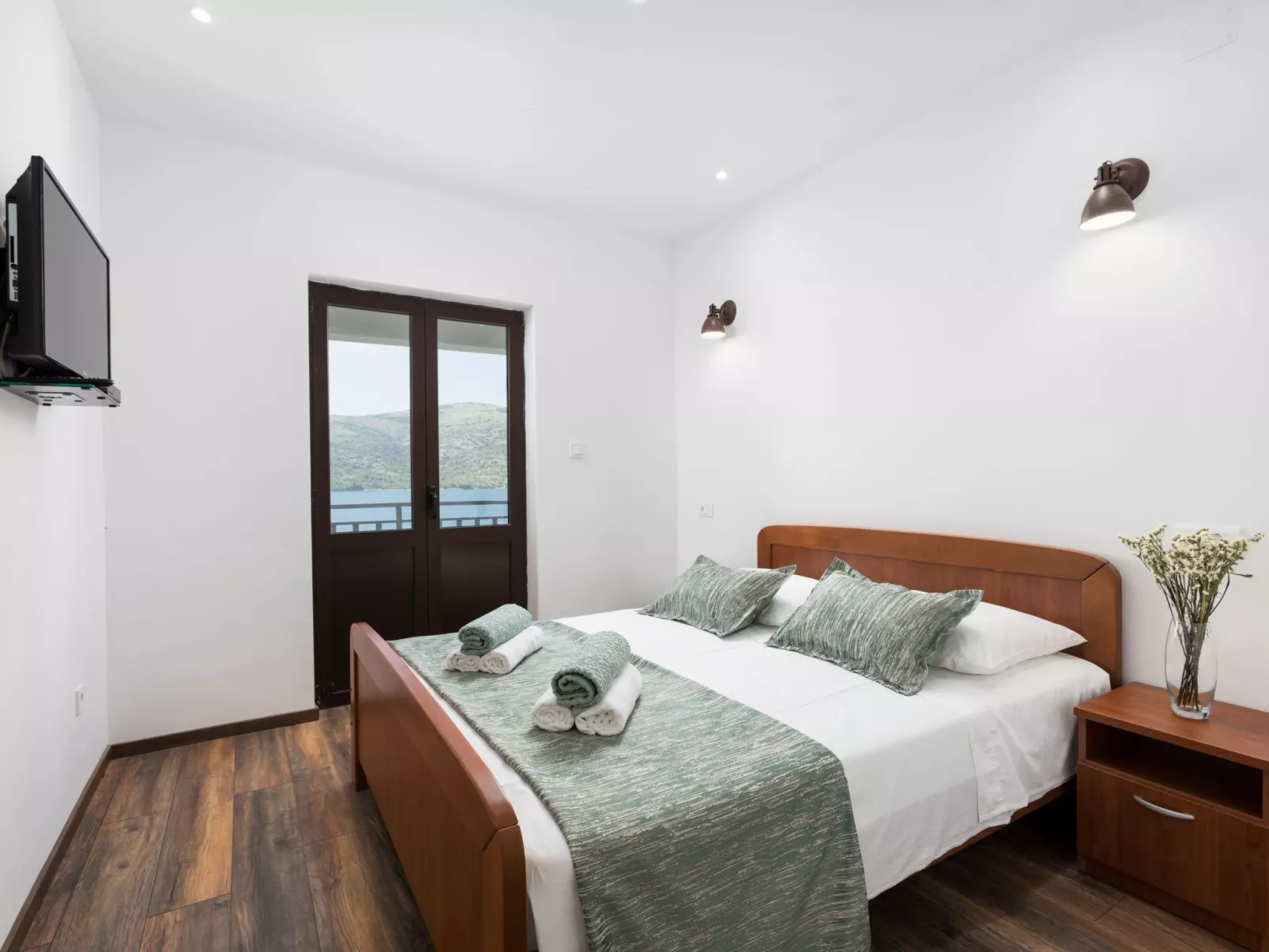 Seaside Villa Lara mit beheiztem Swimmingpool-Image-tags.info