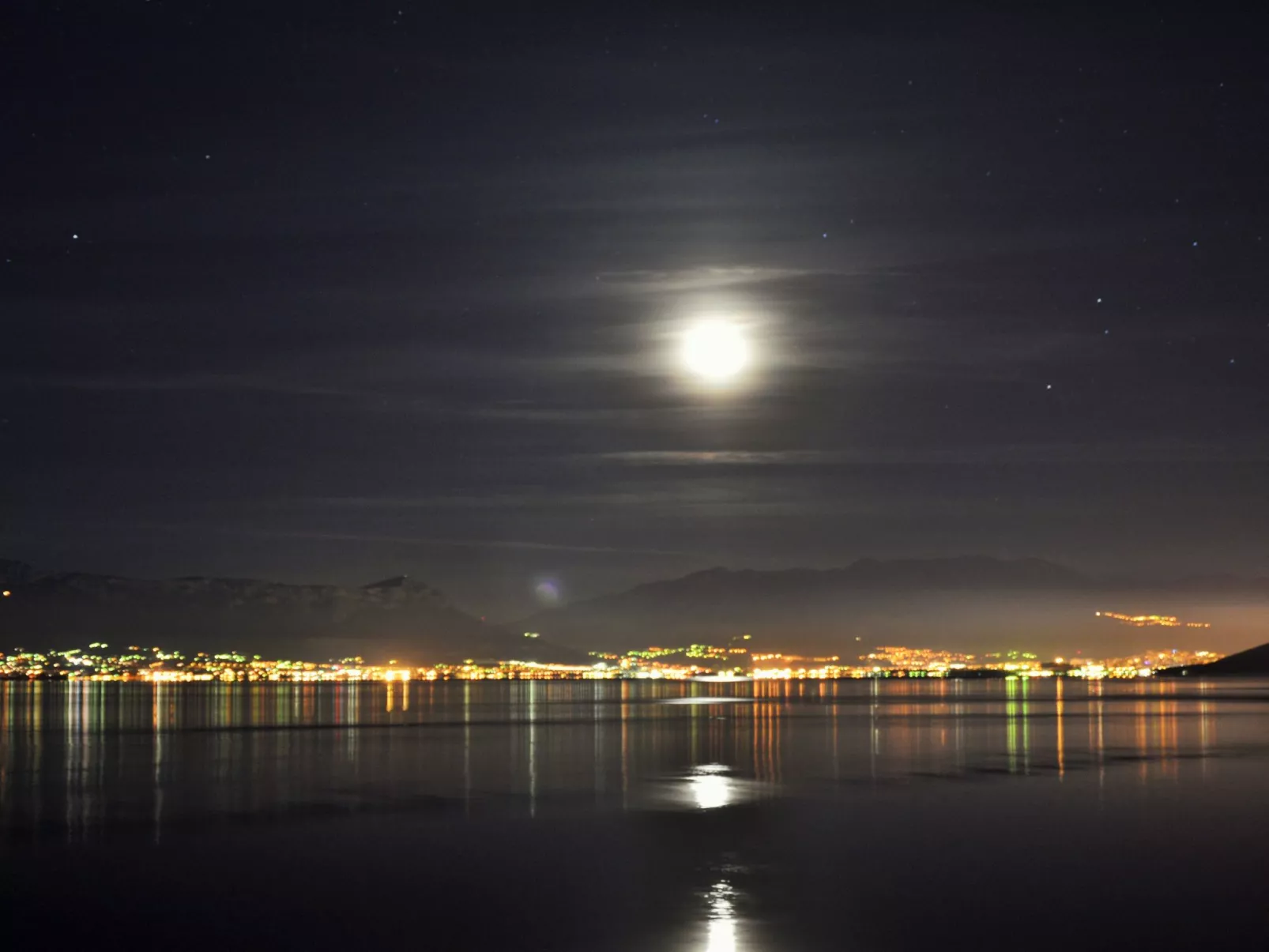 Wohnung mit Grill, Terrasse und Garten-Buiten