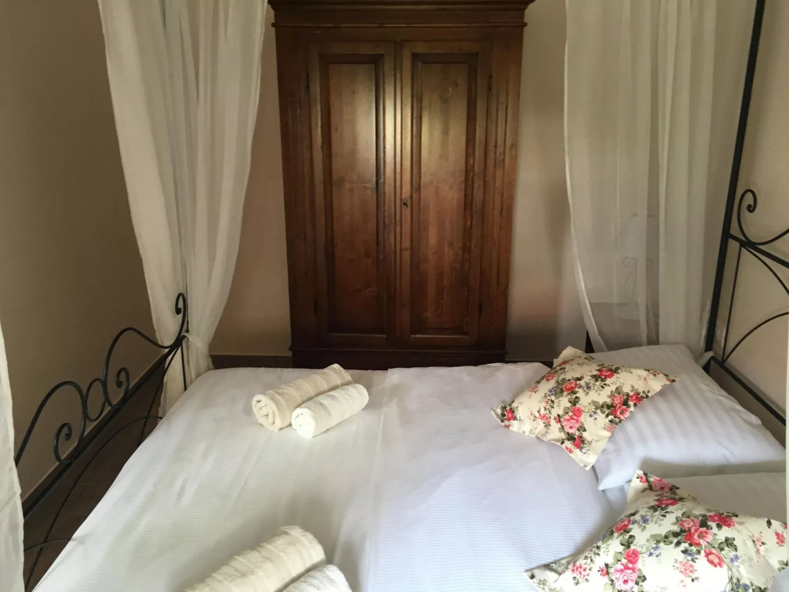 Appartement in Stoja mit Möbliertem Balkon-Binnen