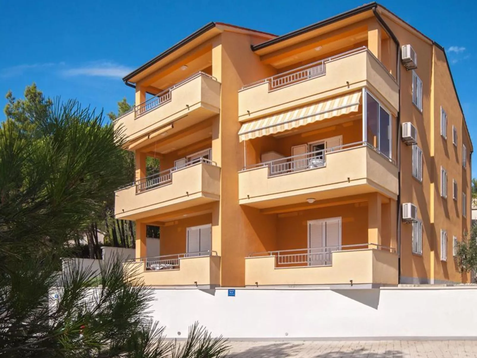 Modernes Apartment mit zwei Schlafzimmern-Buiten