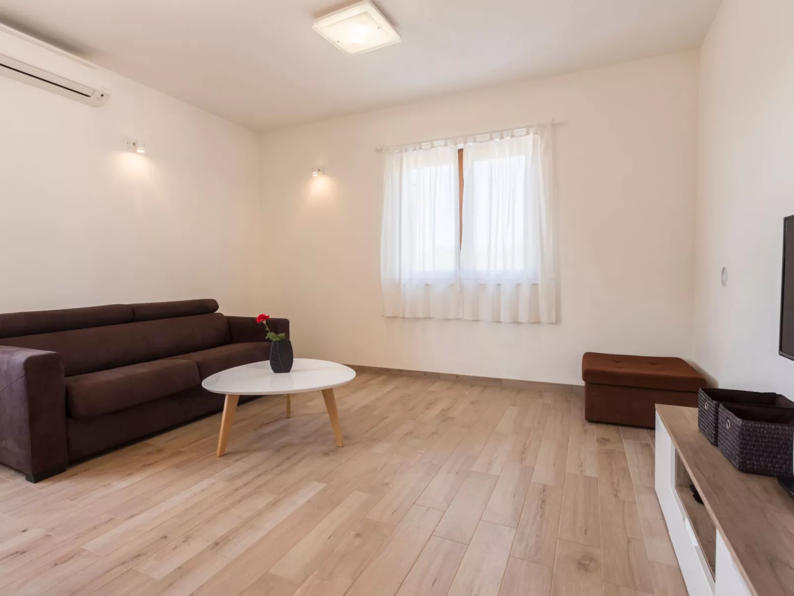 Haus Nina mit beheiztem Schwimmbad-Binnen