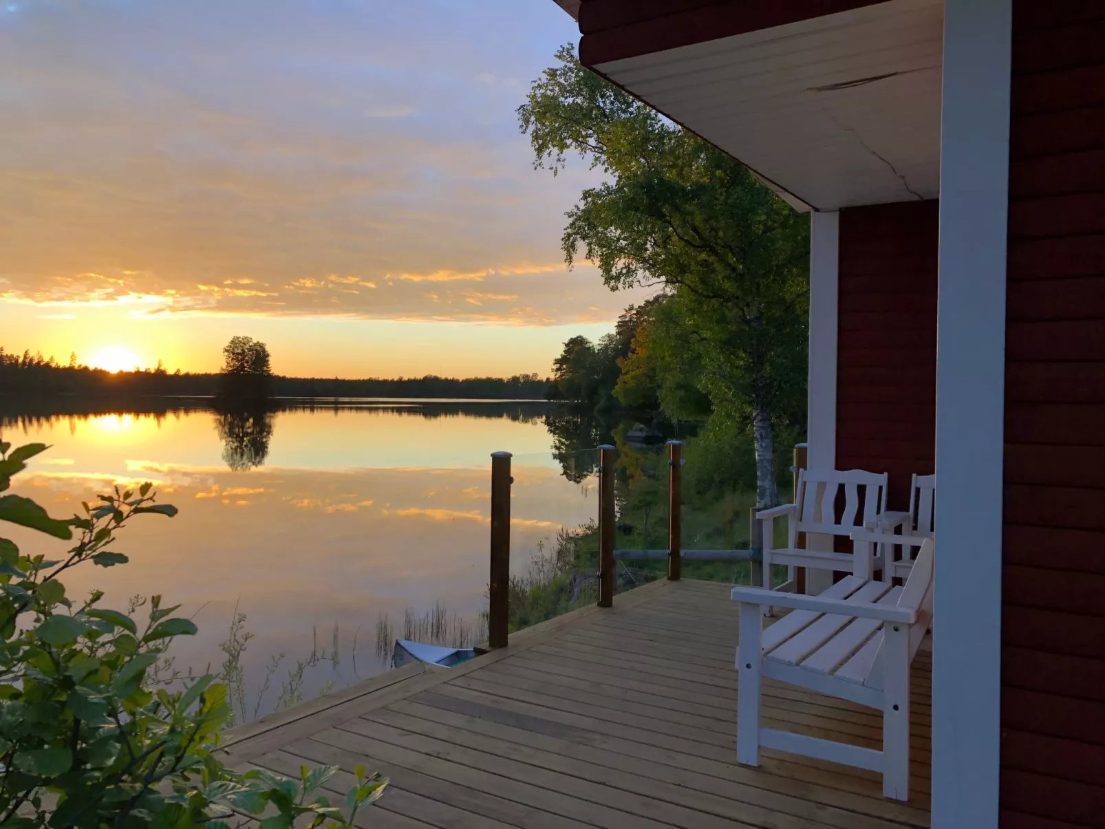 Mit Garten und Holzterrasse am See-Buiten