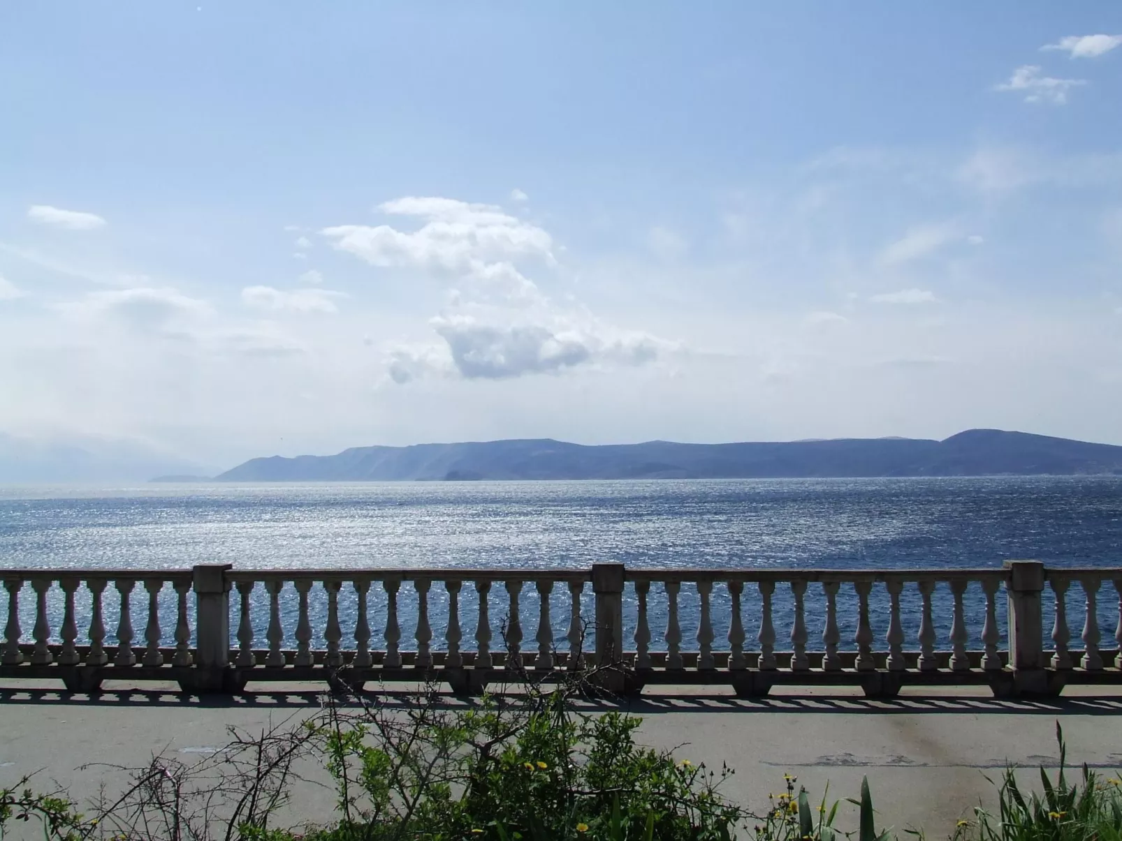 Helle Wohnung in Selce mit Terrasse-Buiten