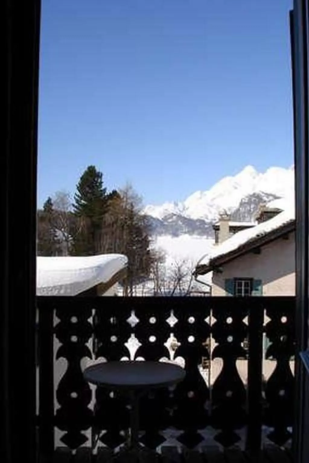 Chesa Lagrev-Schucan-Buiten