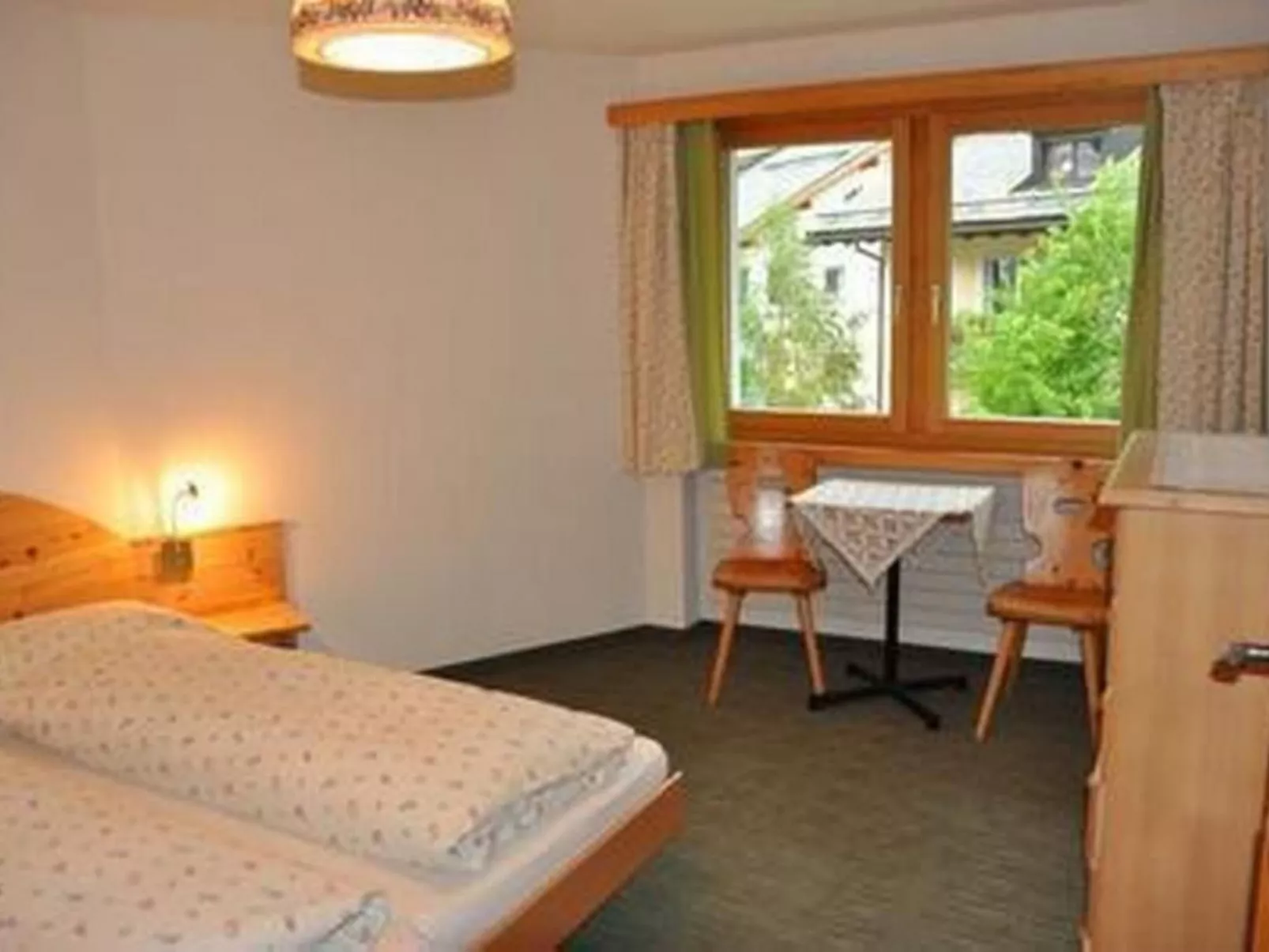 Chesa Sunasain V8-Binnen