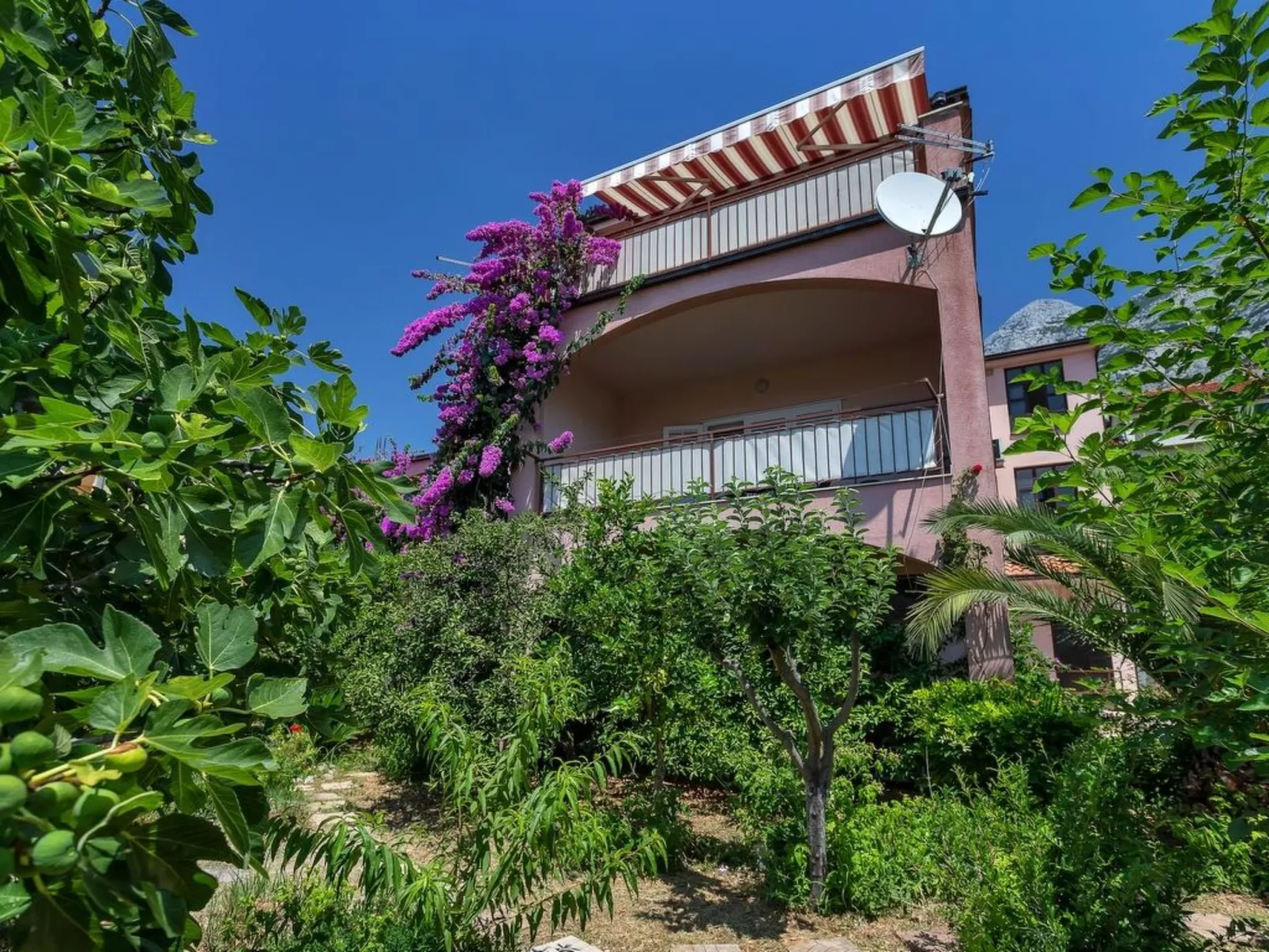 ★4Schlafzimmer★Freies Parken★GroßerBalkon★Apt Bugenvilija