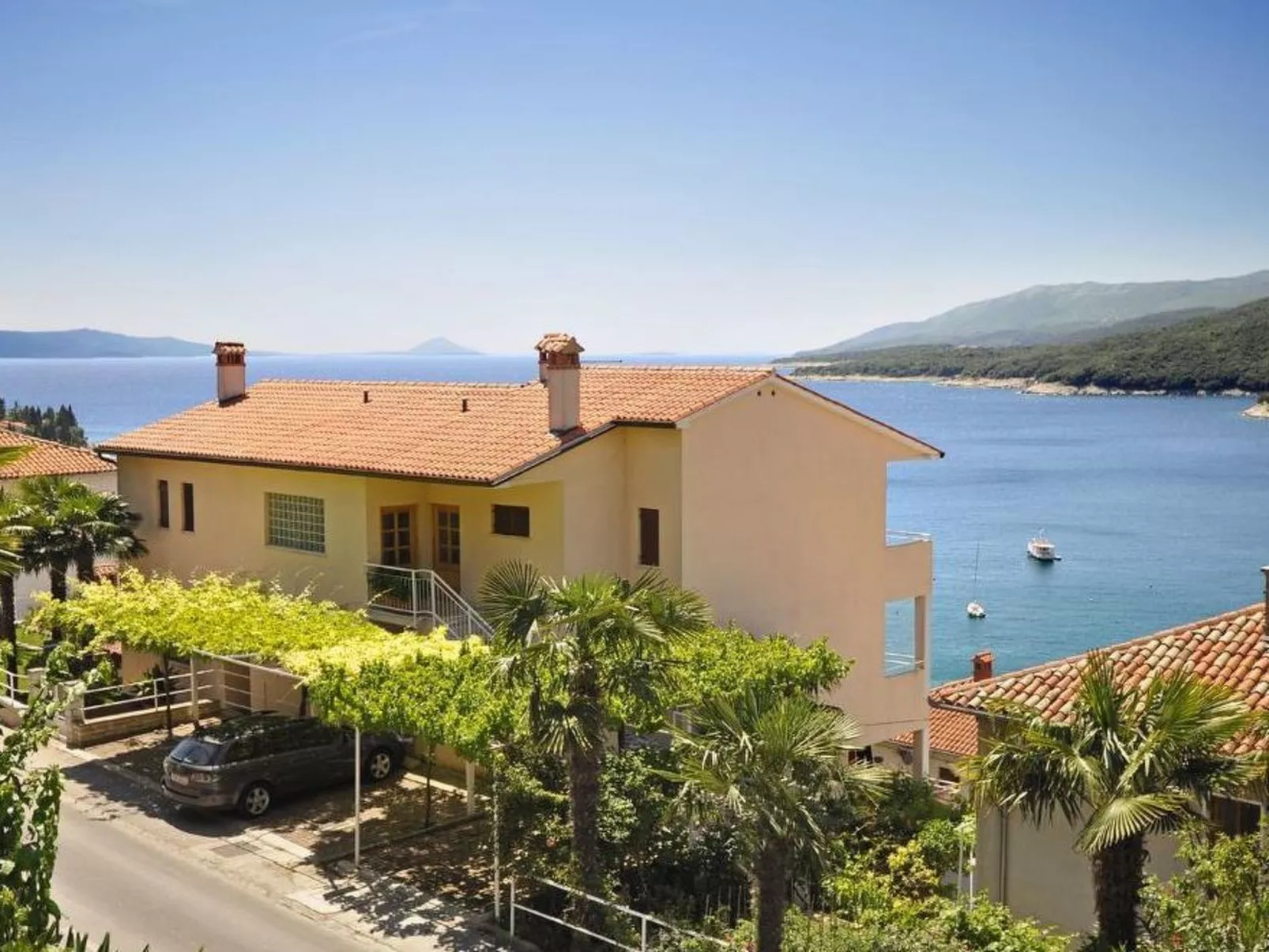 Drei-Zimmer-Wohnung in der Nähe des Meeres-Buiten