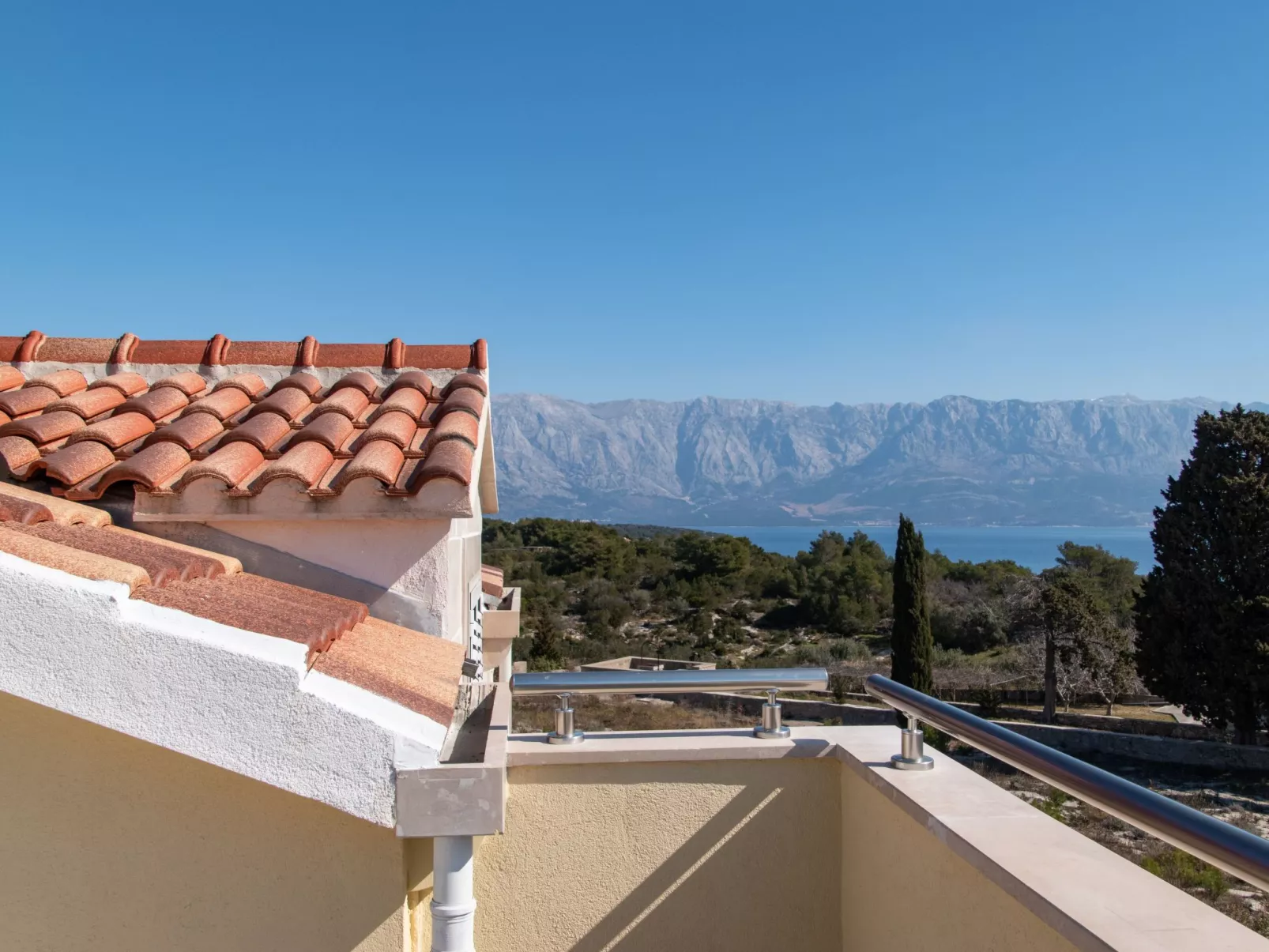 Gesamtes Ferienhaus in Sumartin mit Privatem Pool-Buiten