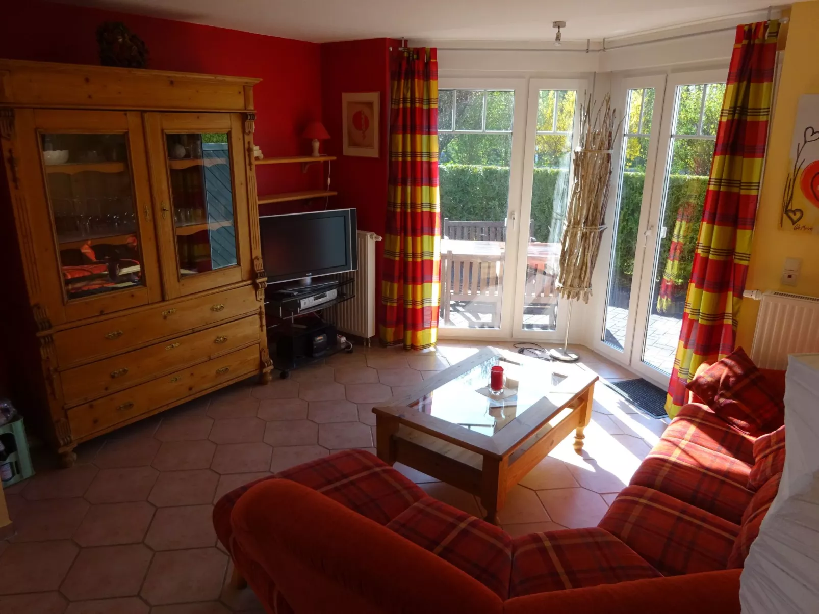 Komfortable Doppelhaushälfte und großem Garten-Binnen