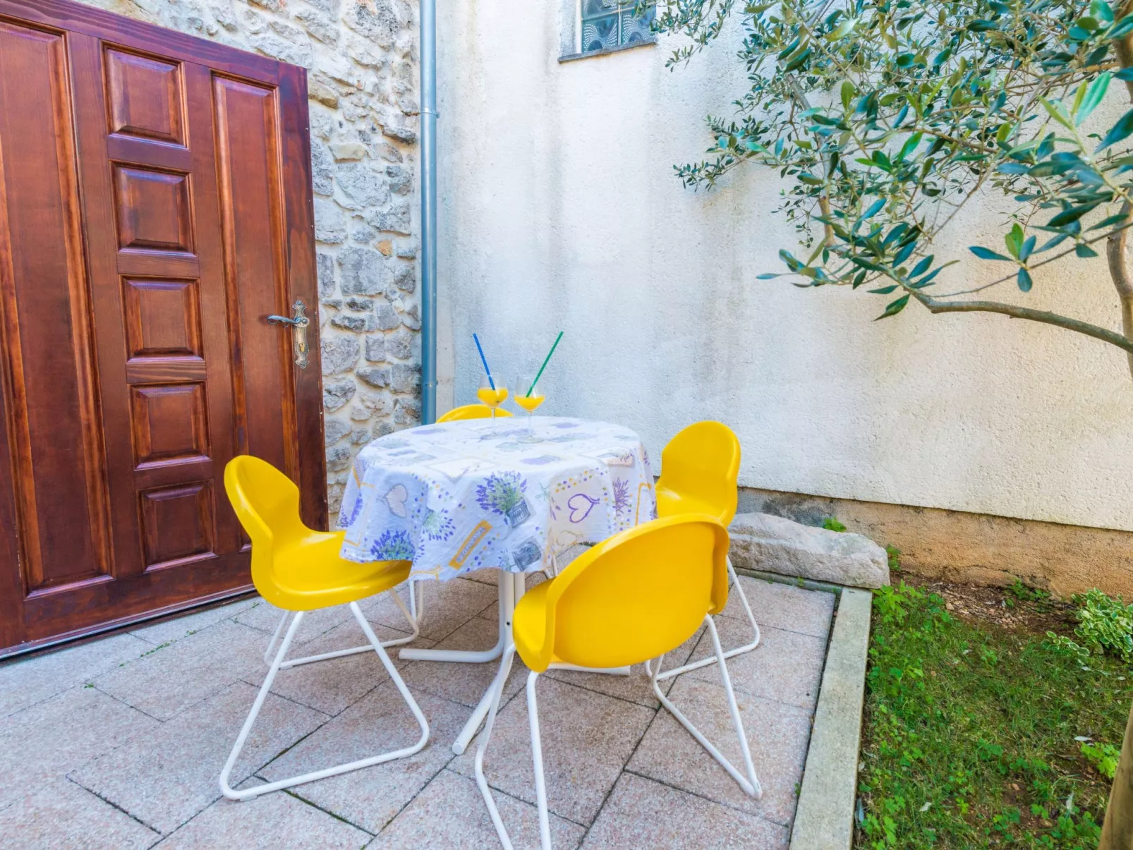 In Sukošan mit Privatem Garten-Buiten