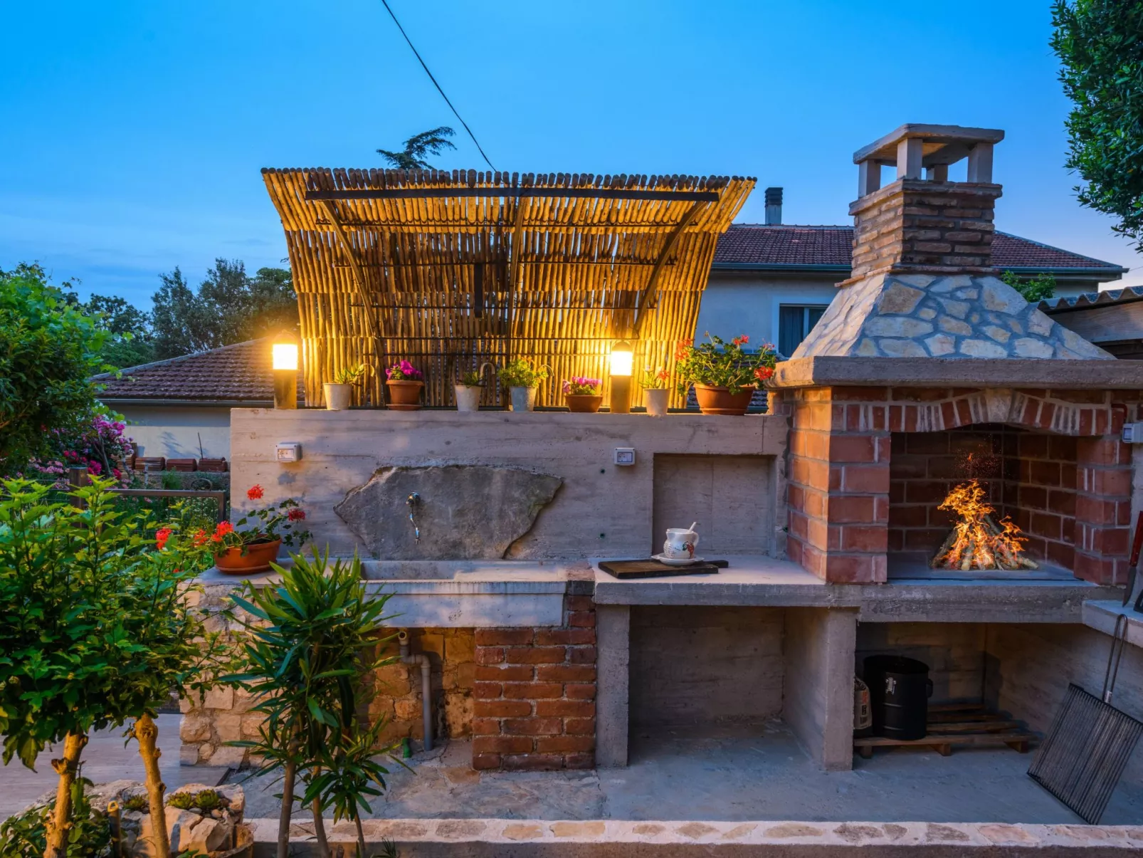 Mit Garten, Terrasse und Grill-Buiten