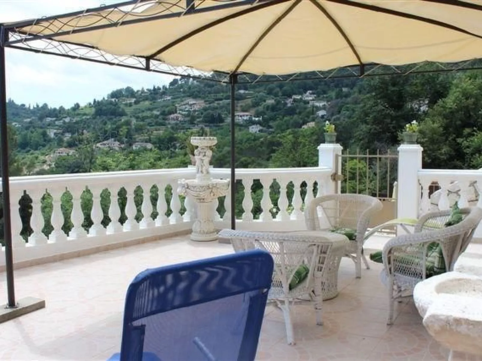 "Rocabel" mit Blick auf das Wasser-Image-tags.info