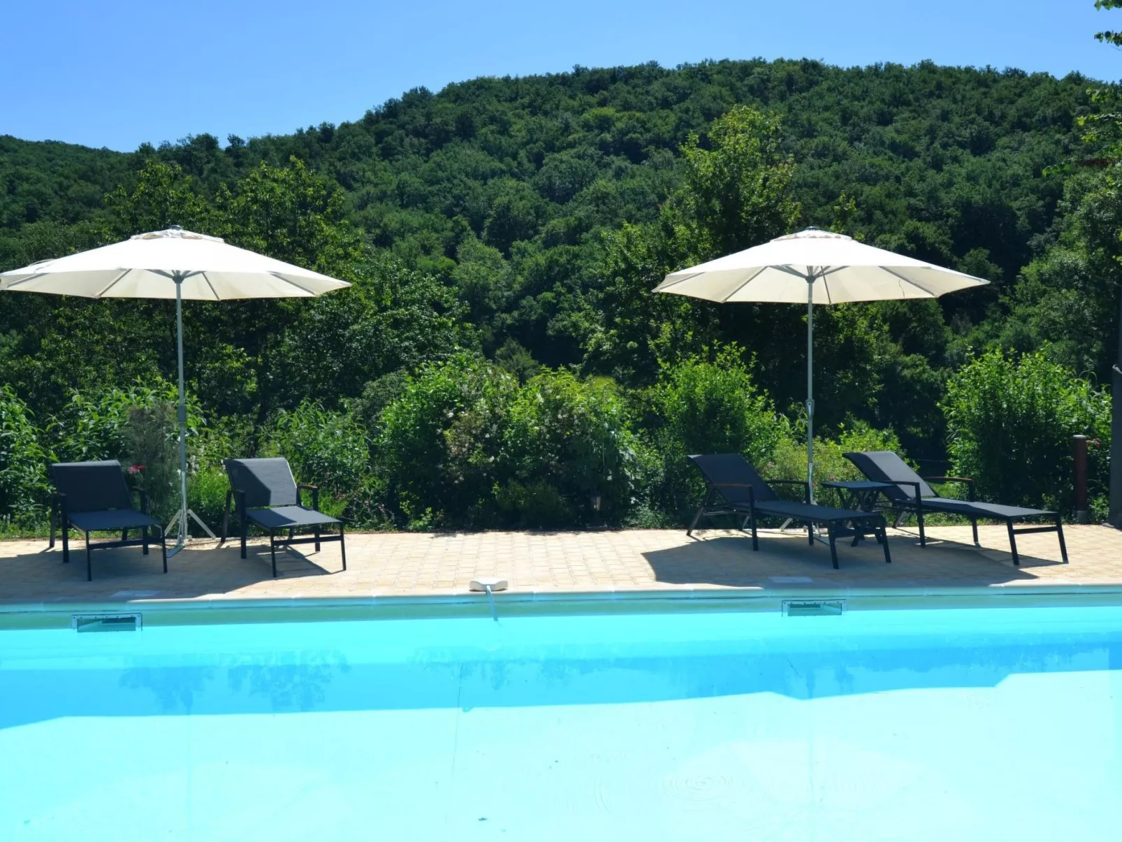 In Souillac mit Gemeinschaftspool-Buiten