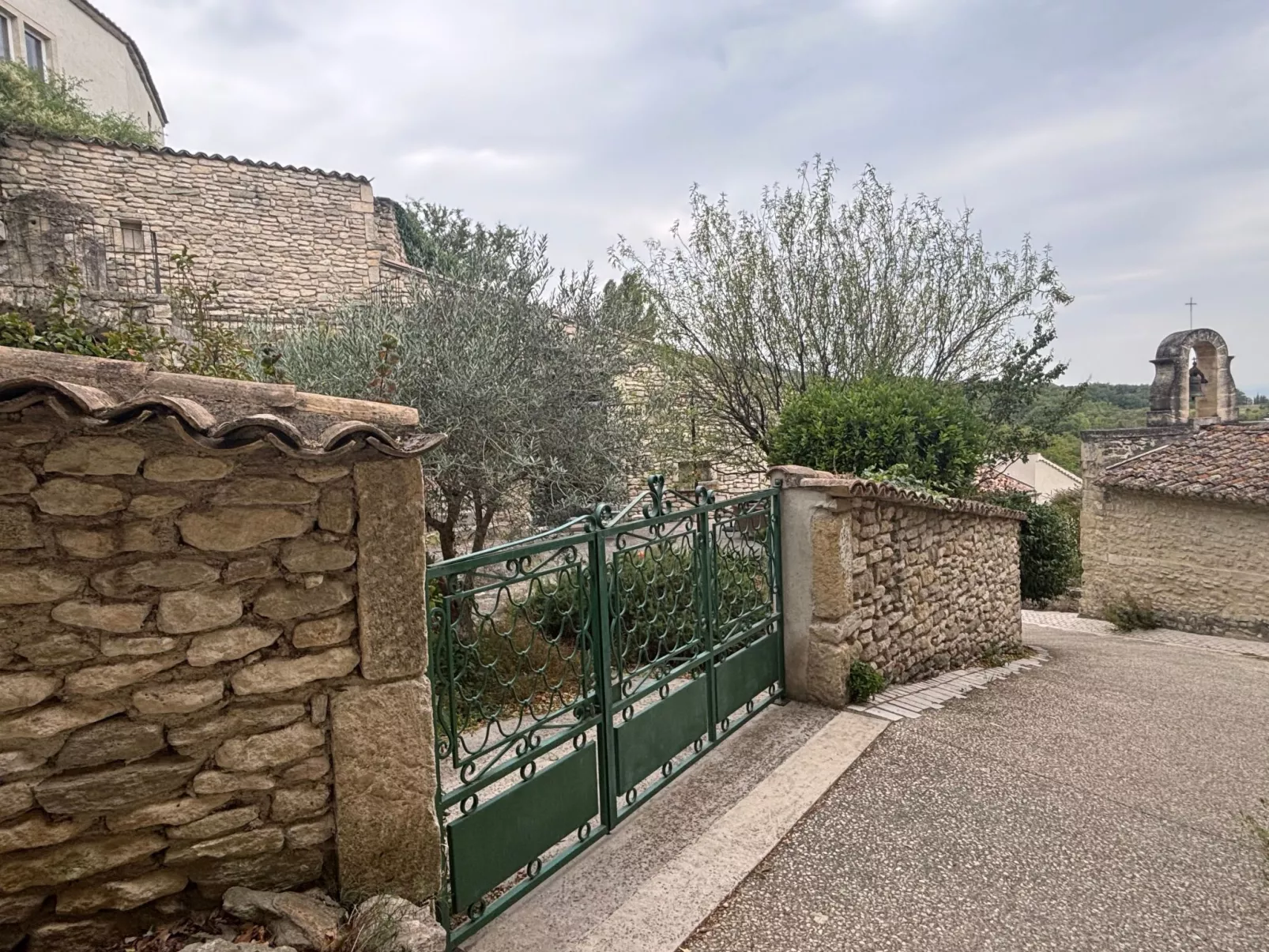 Dorfhaus in provencal mit Pool-Buiten