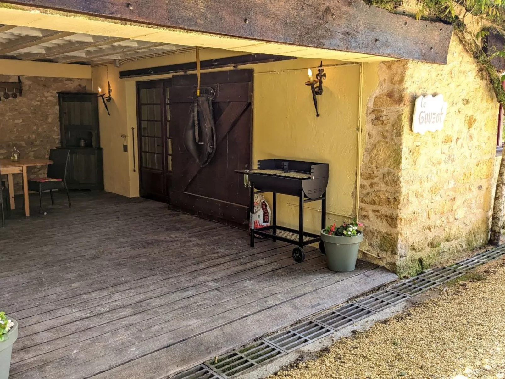 Im Herzen des Périgord Noir in der Nähe von Limeuil-Buiten