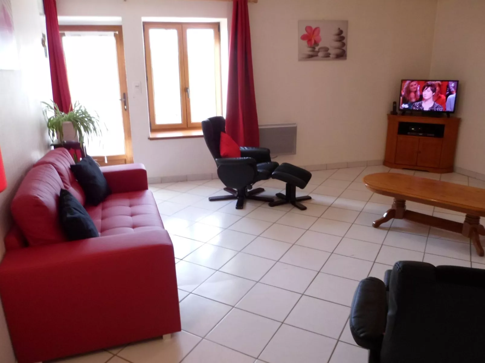 Steinhaus in ländlicher Umgebung mit Pool-Binnen