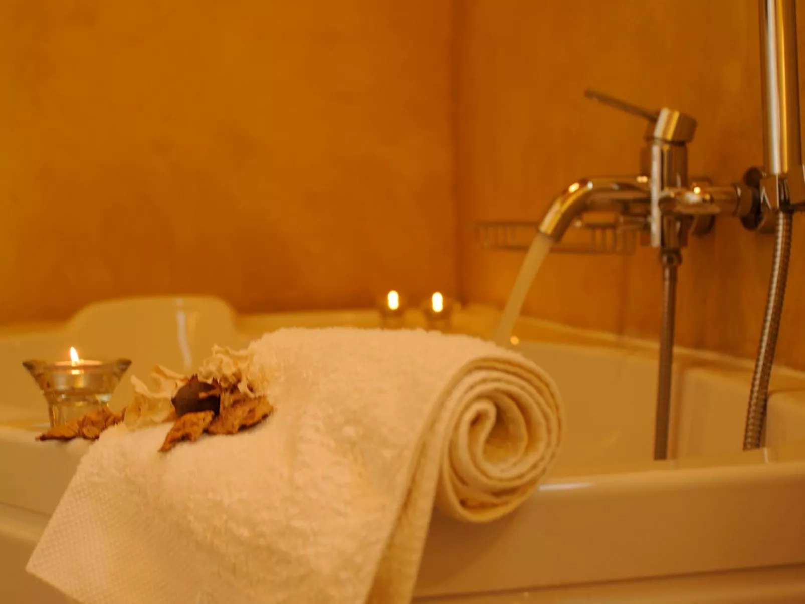 Villa mit Blick auf das Wasser-Image-tags.info