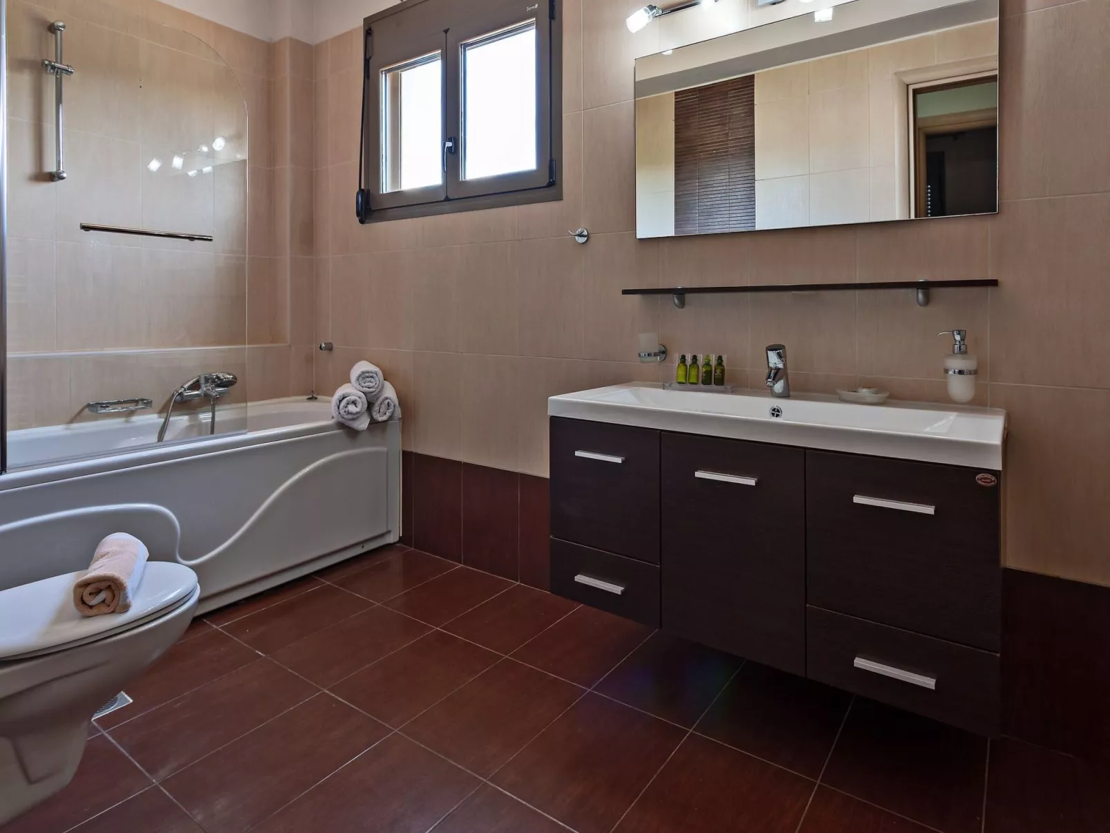 Haus in Arkadi mit Parkplatz vor Ort-Binnen