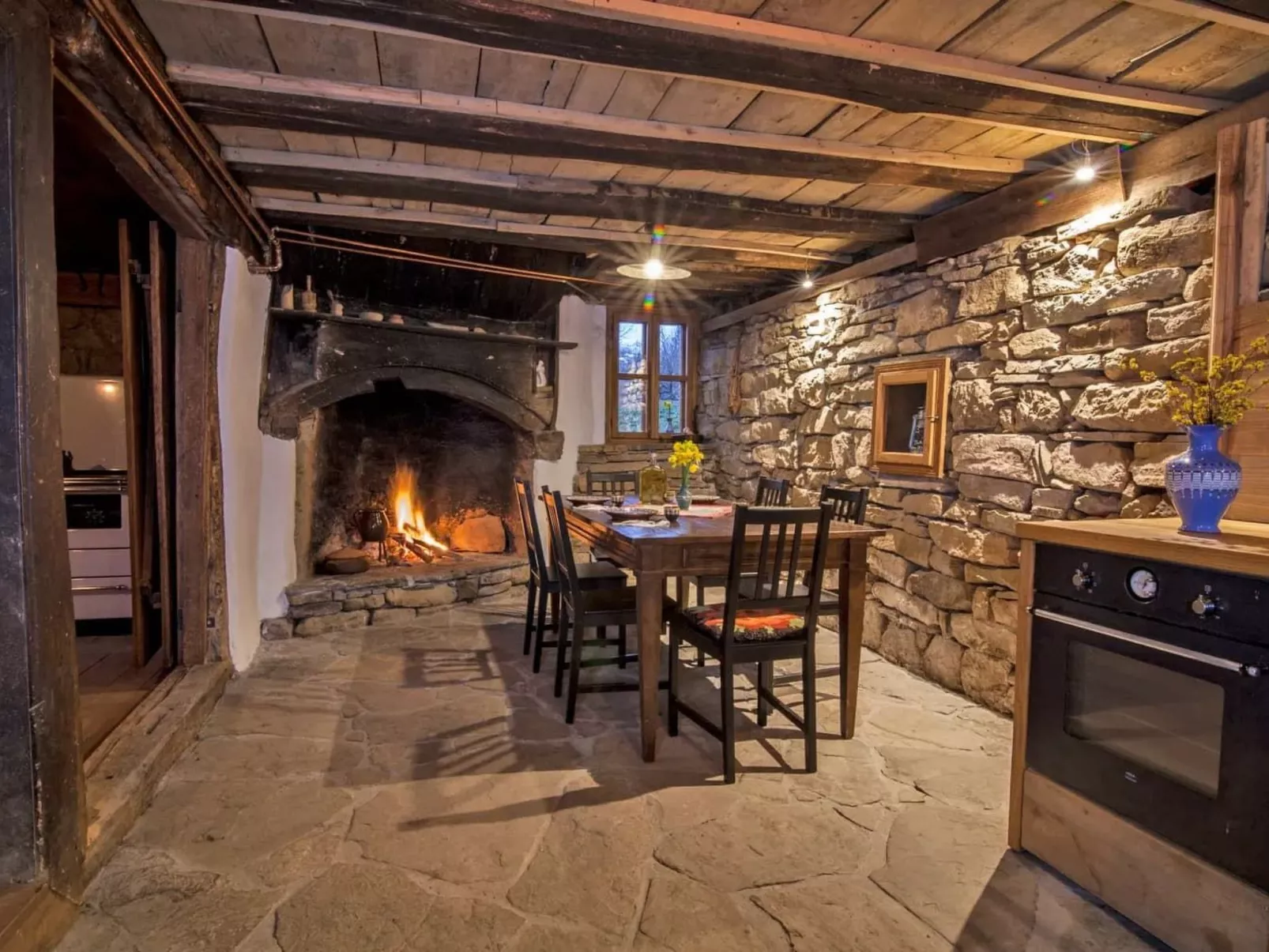 Authentisches Haus mit Bergblick - Karashka-Binnen