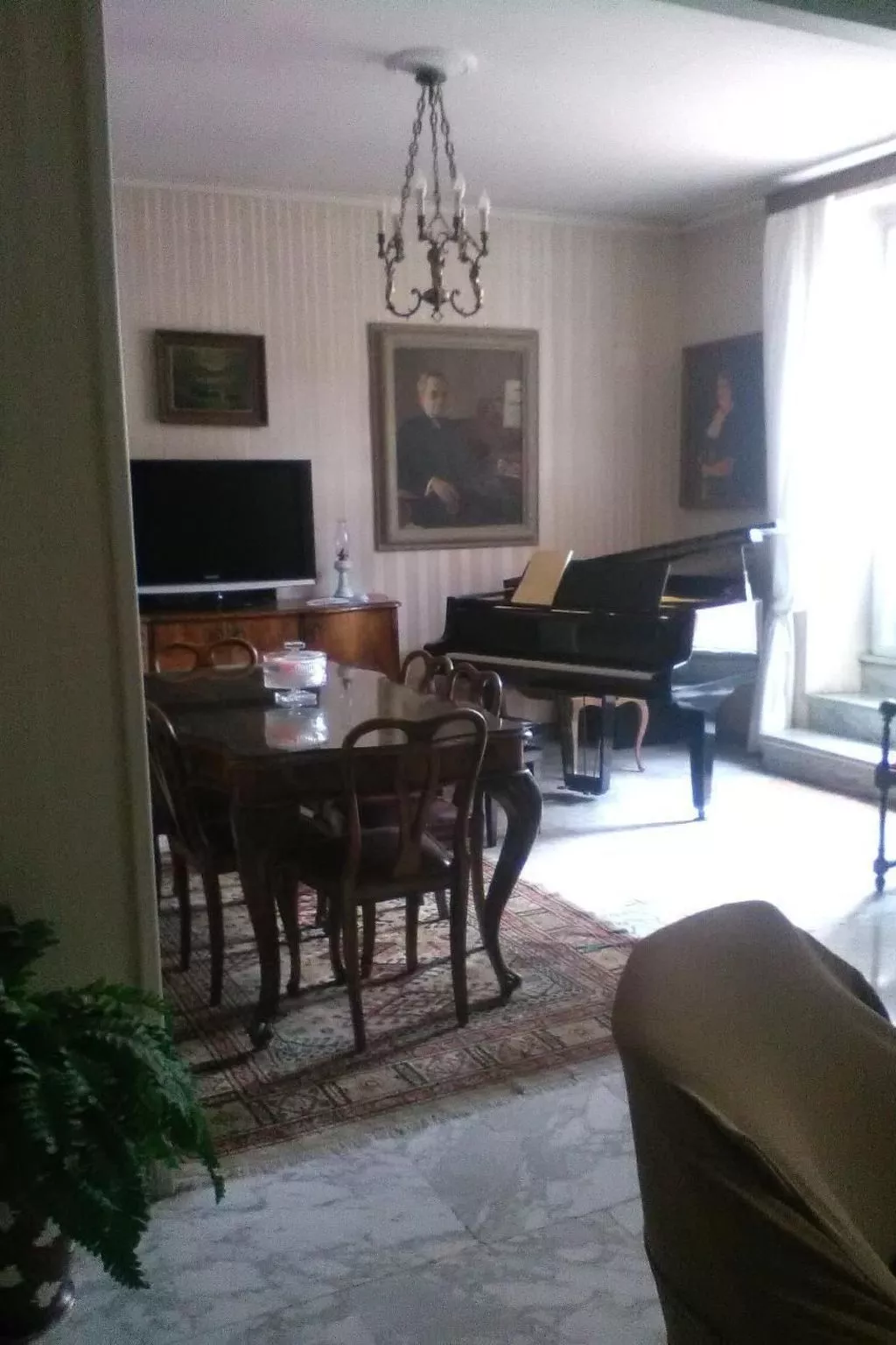 Nahe Rom mit Terrasse und einem Flügel-Binnen