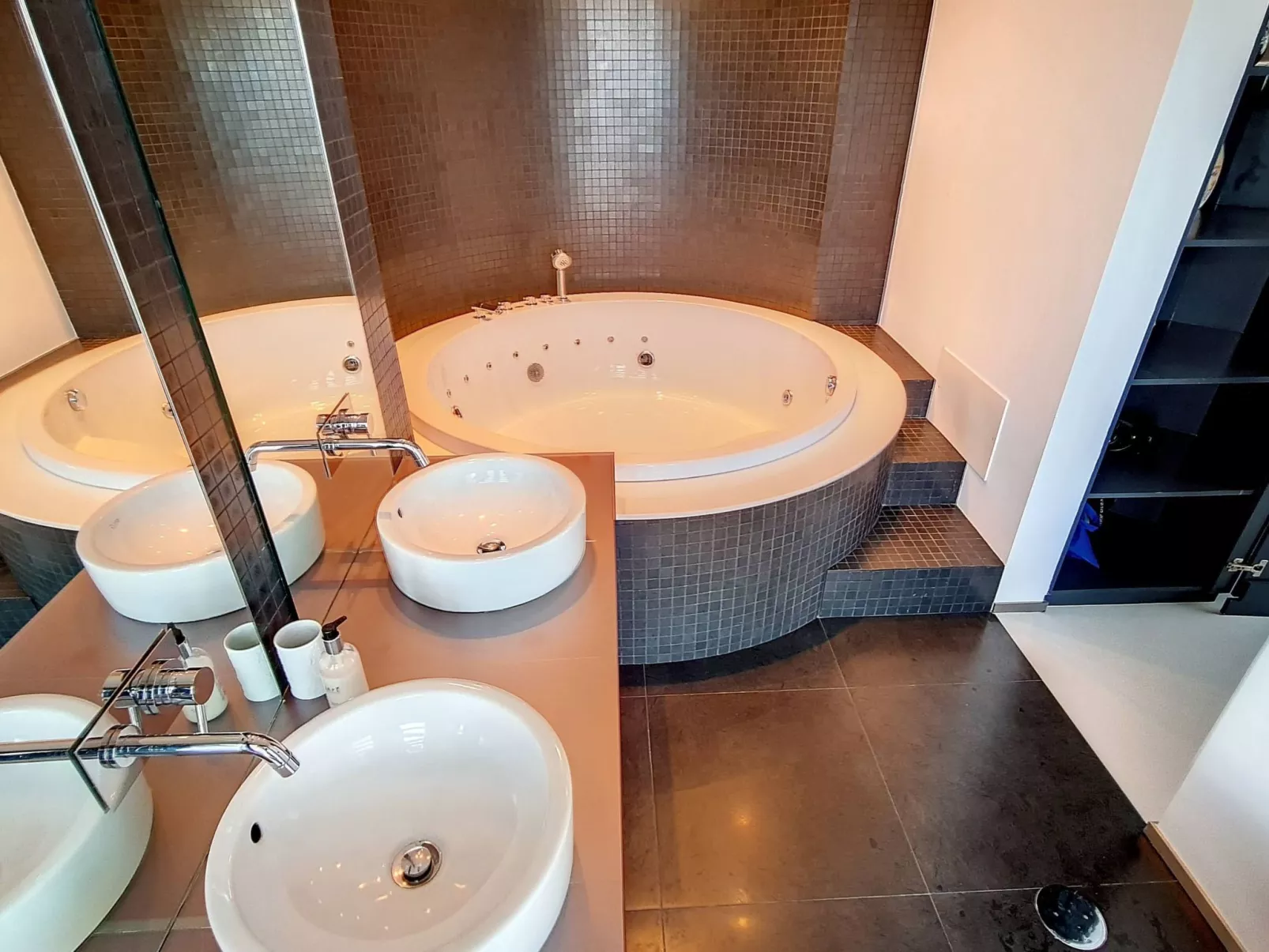 VILLA BONSAI-Image-tags.info