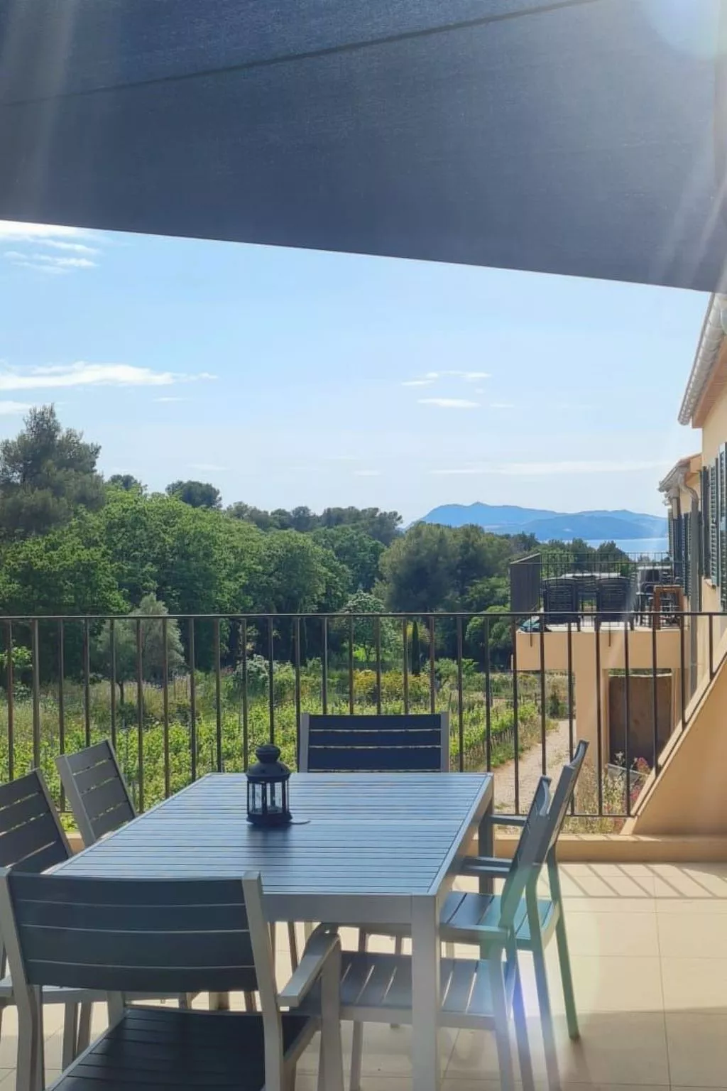 Gîte im Herzen der Weinberge, Terrasse mit atemberaubendem Blick auf das Meer, - Buiten