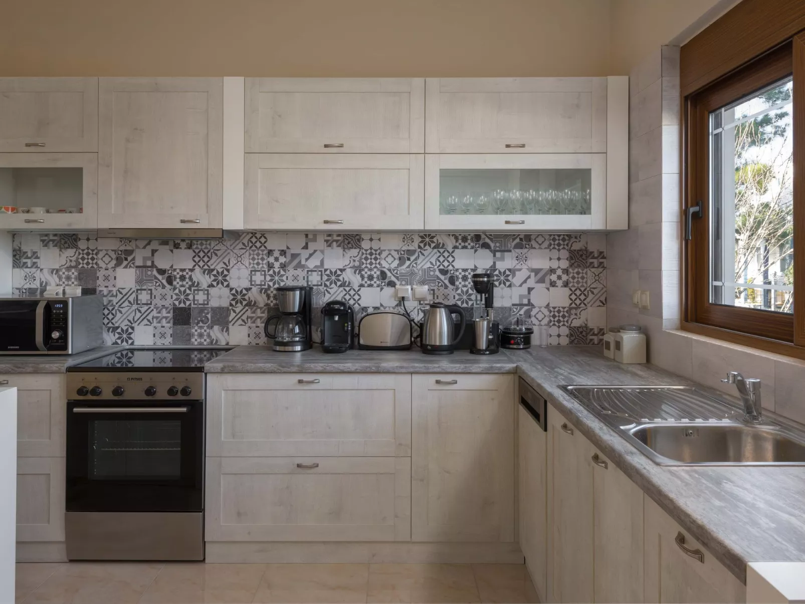 Geräumige Villa Evelyn für 10 Personen mit Pool-Binnen