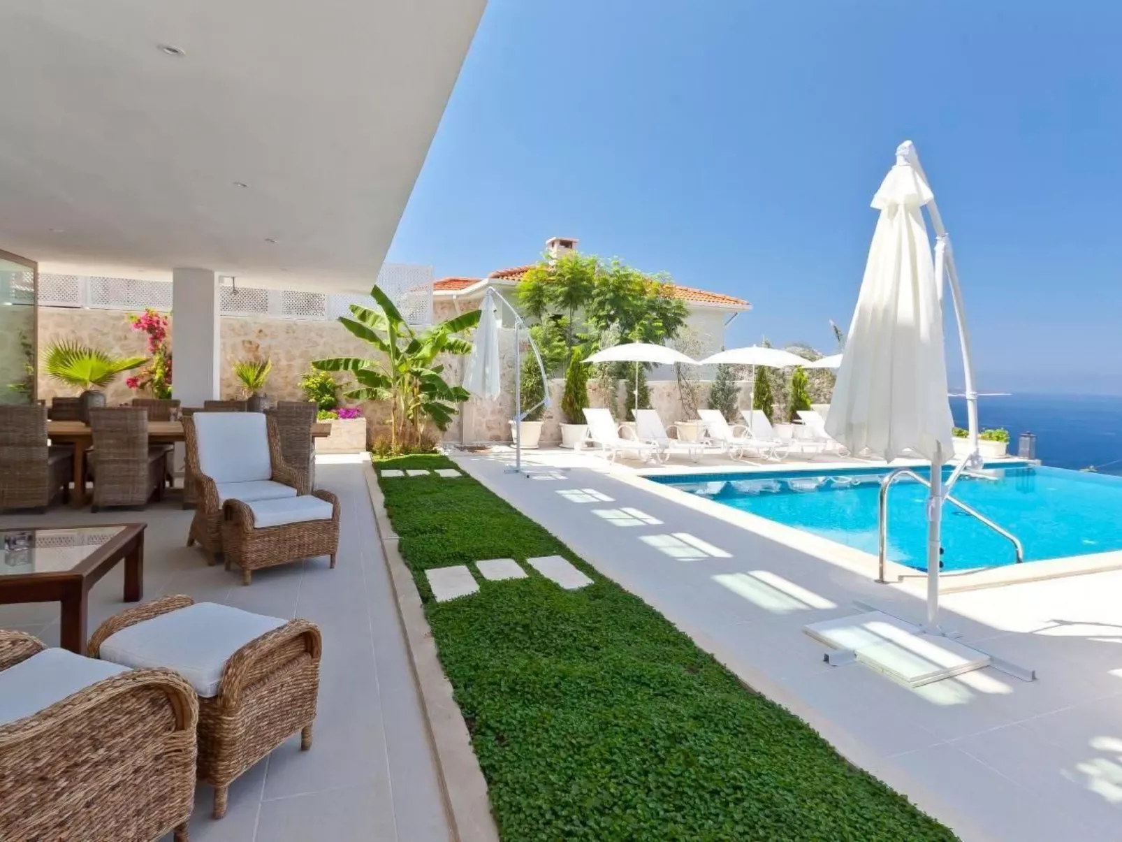 Ferienvilla mit Blick auf das Wasser-Buiten