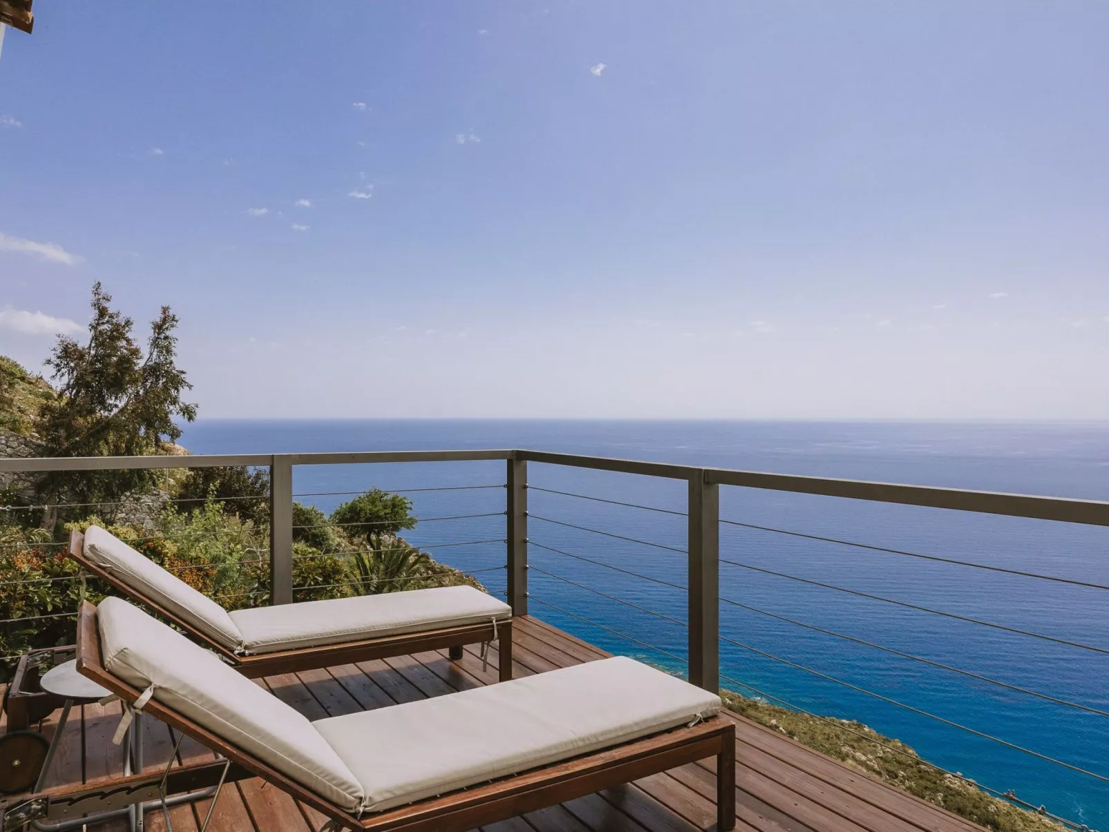 Villa Spiros ist eine renovierte Vermietung voll - Buiten