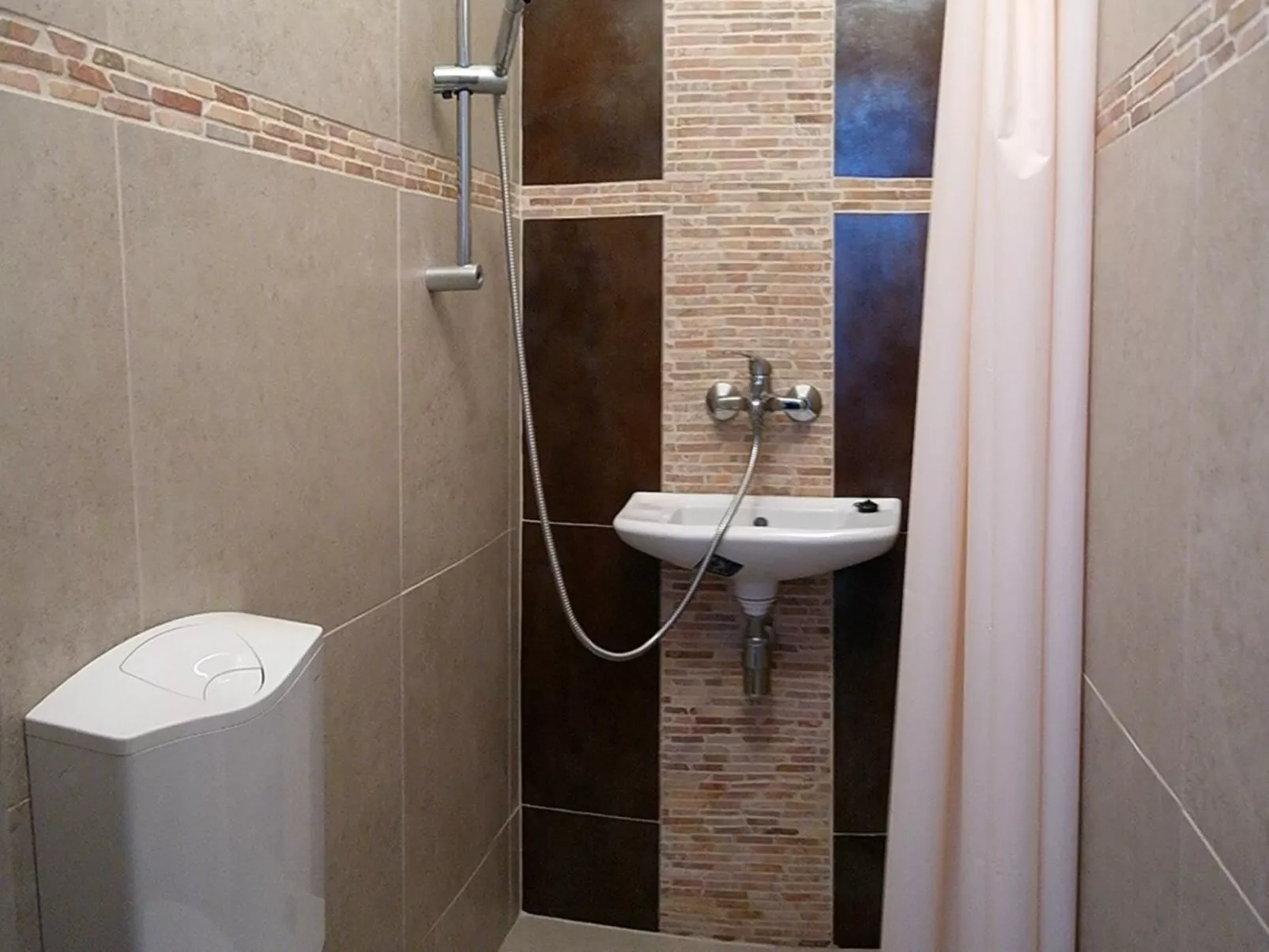 Doppelhaushälfte für sechs Personen mit Garten-Binnen