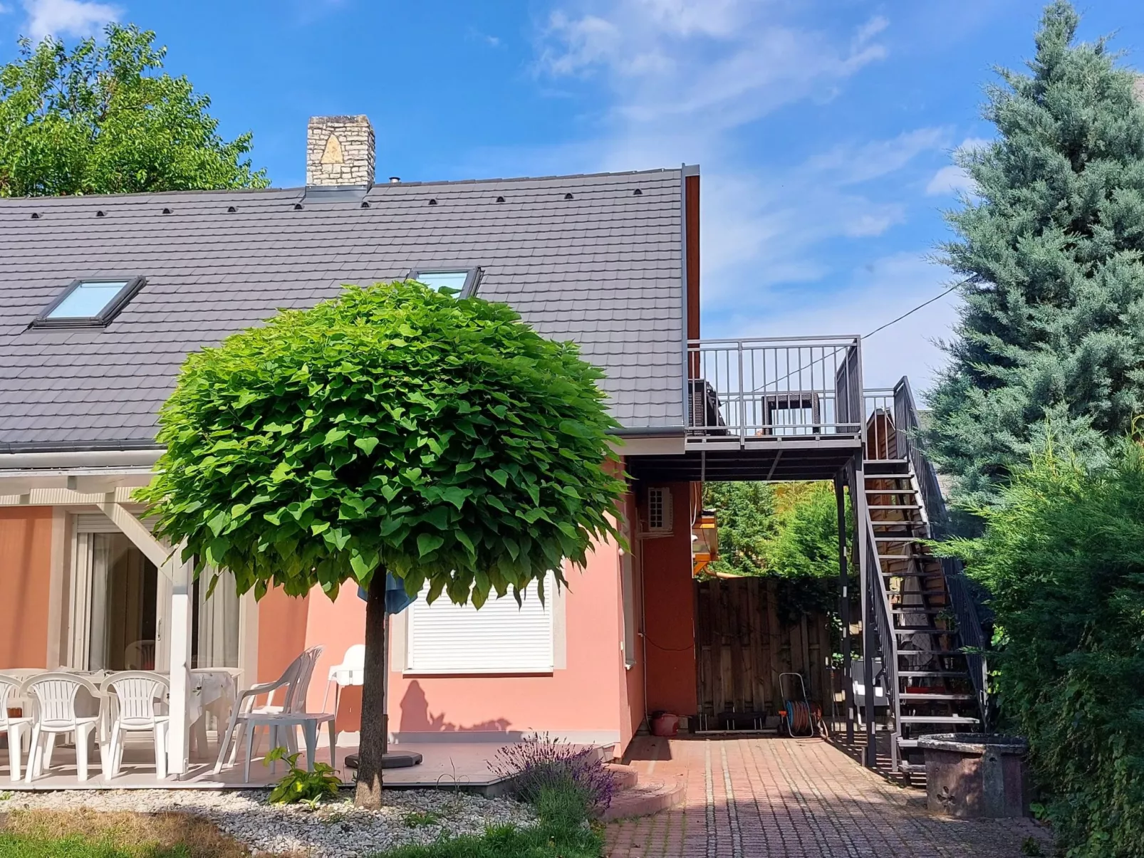 Mit gemeinschaftlichem Pool-Buiten