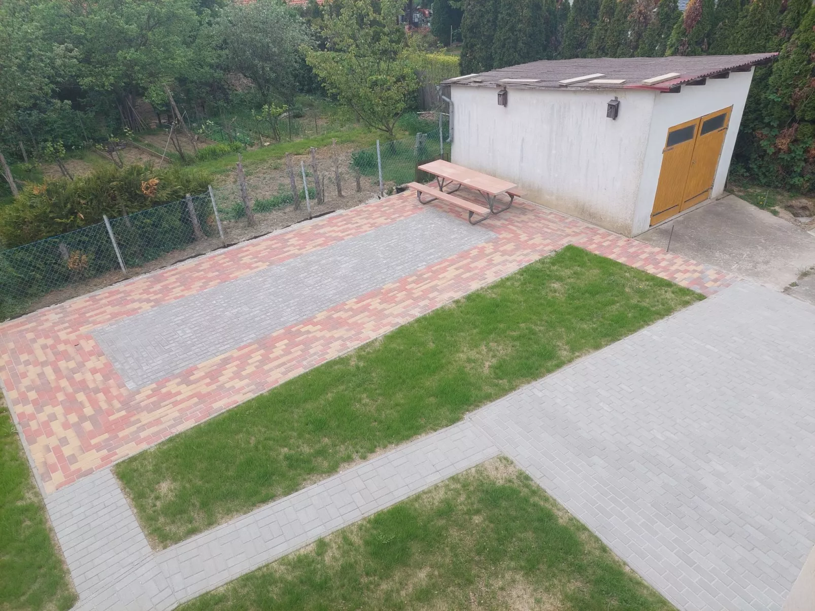 Schönes Ferienhaus mit sehr großem Pool-Buiten