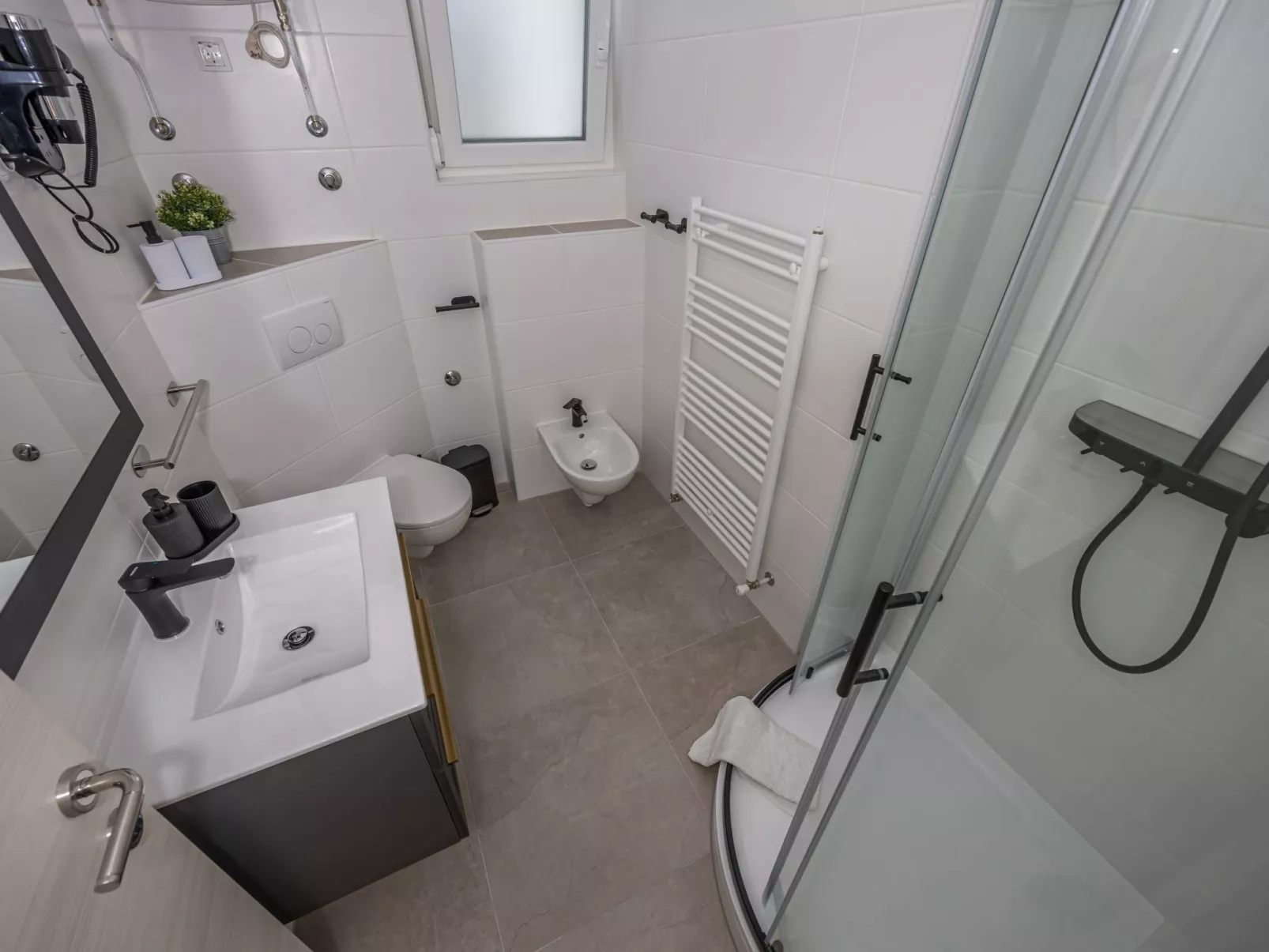 Familienappartement Balkon und Loggia mit Meerblick-Binnen