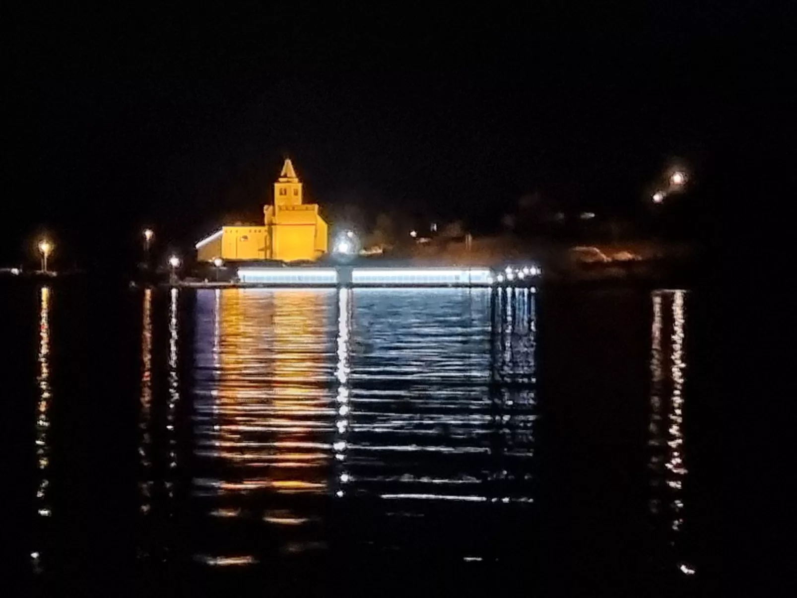 Apartam 4 Karlobag-Buiten