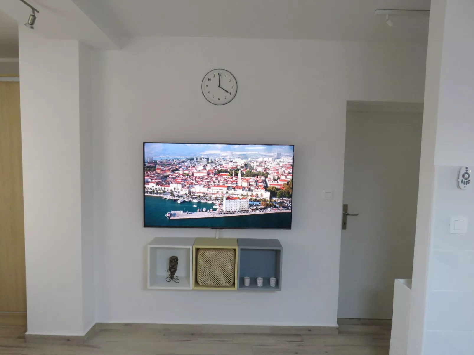 Sonniger Rückzugsort mit Privatparkplatz