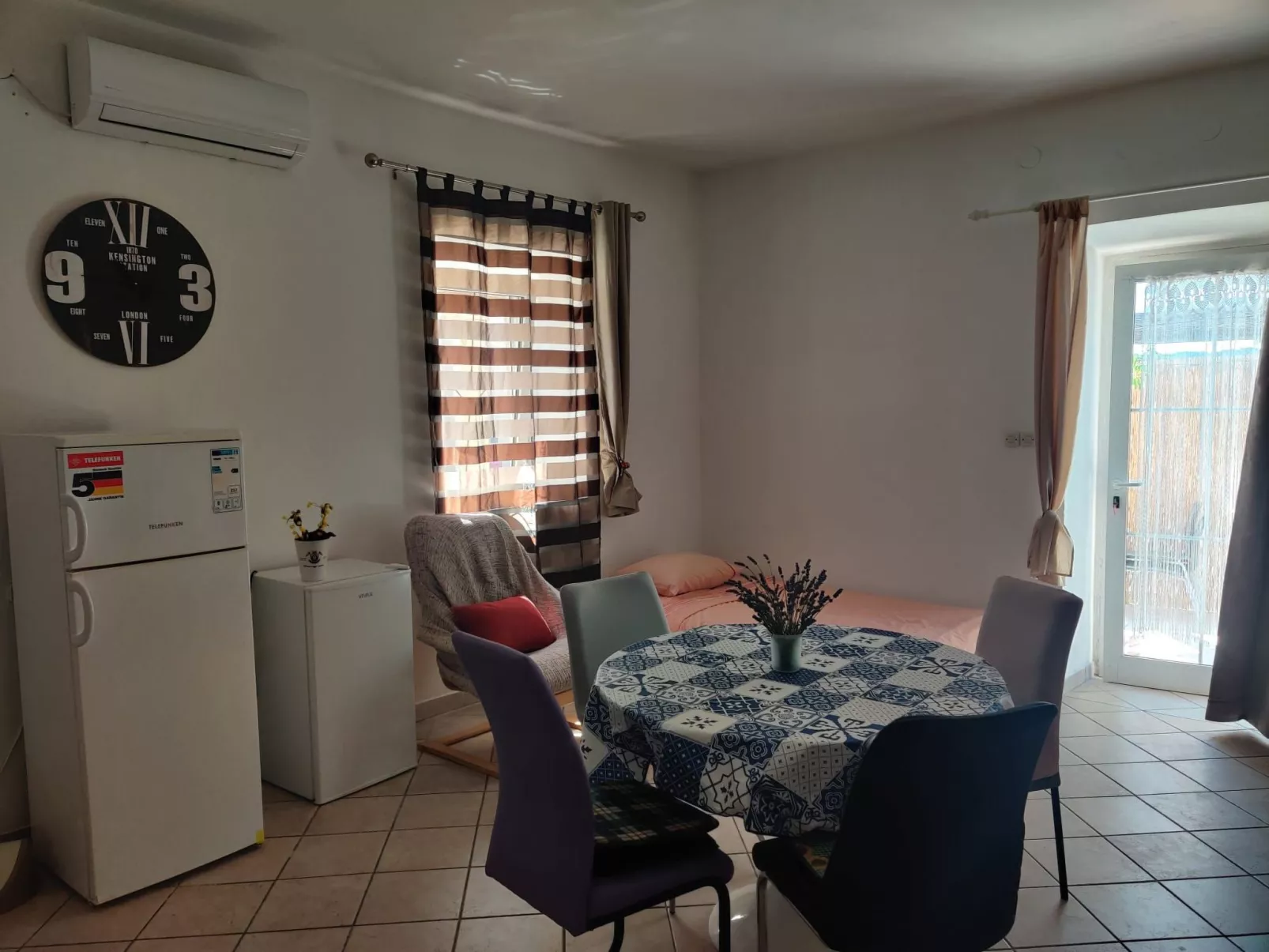 2 mit Parkplatz, Wifi, Ac-Binnen