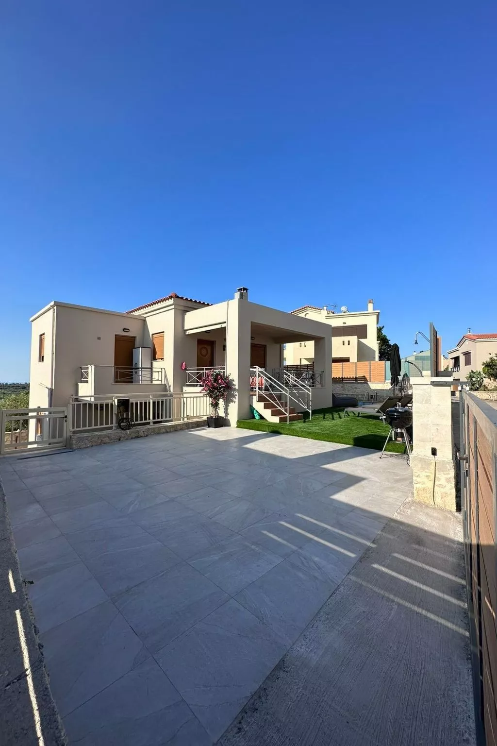 3-Schlafzimmer-Villa mit privatem Pool und Ladegerät für Elektroautos-Image-tags.info