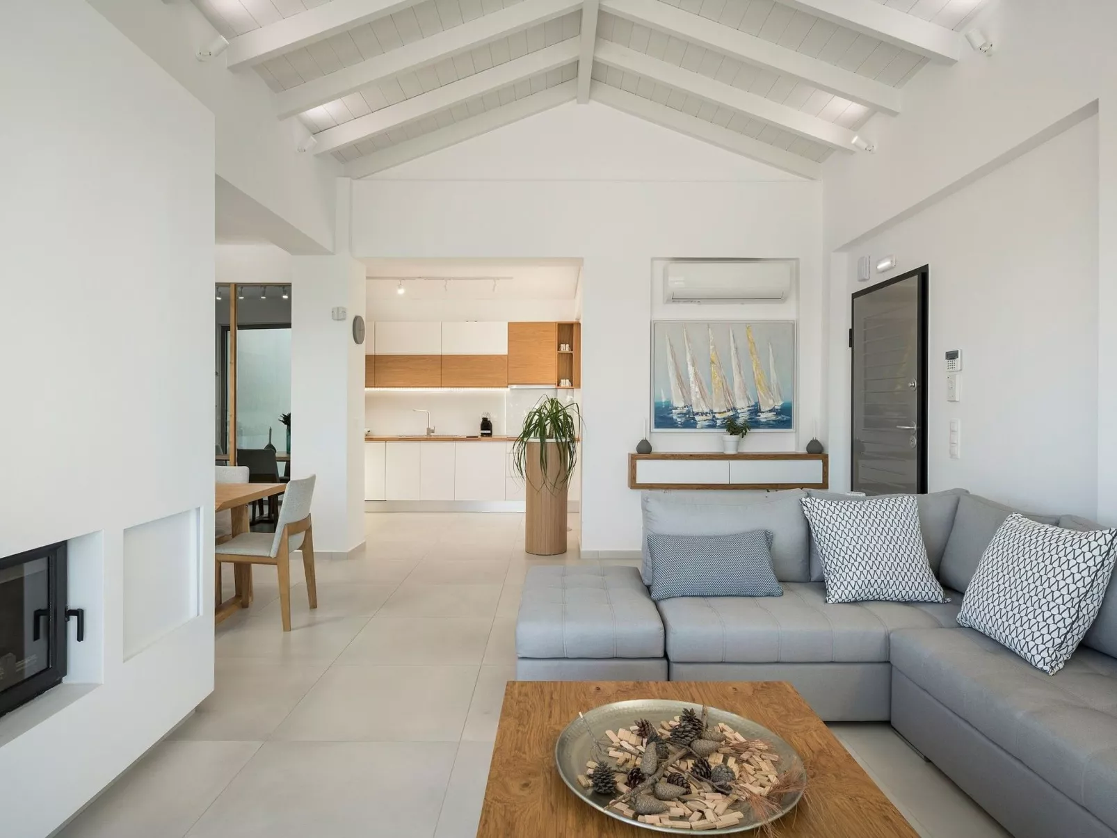 Villa White Harmony 6km vom Strand entfernt mit Pool-Binnen