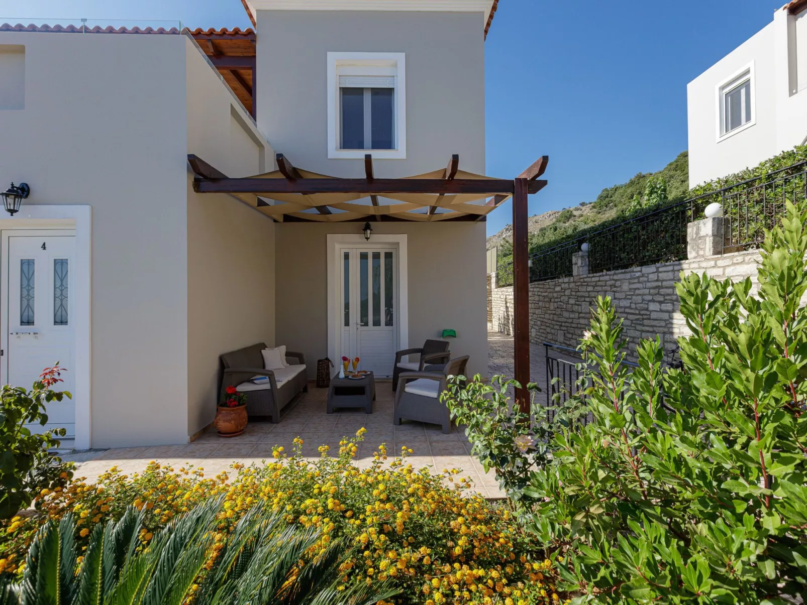 Familienvilla mit Pool und Tischtennisplatte-Binnen