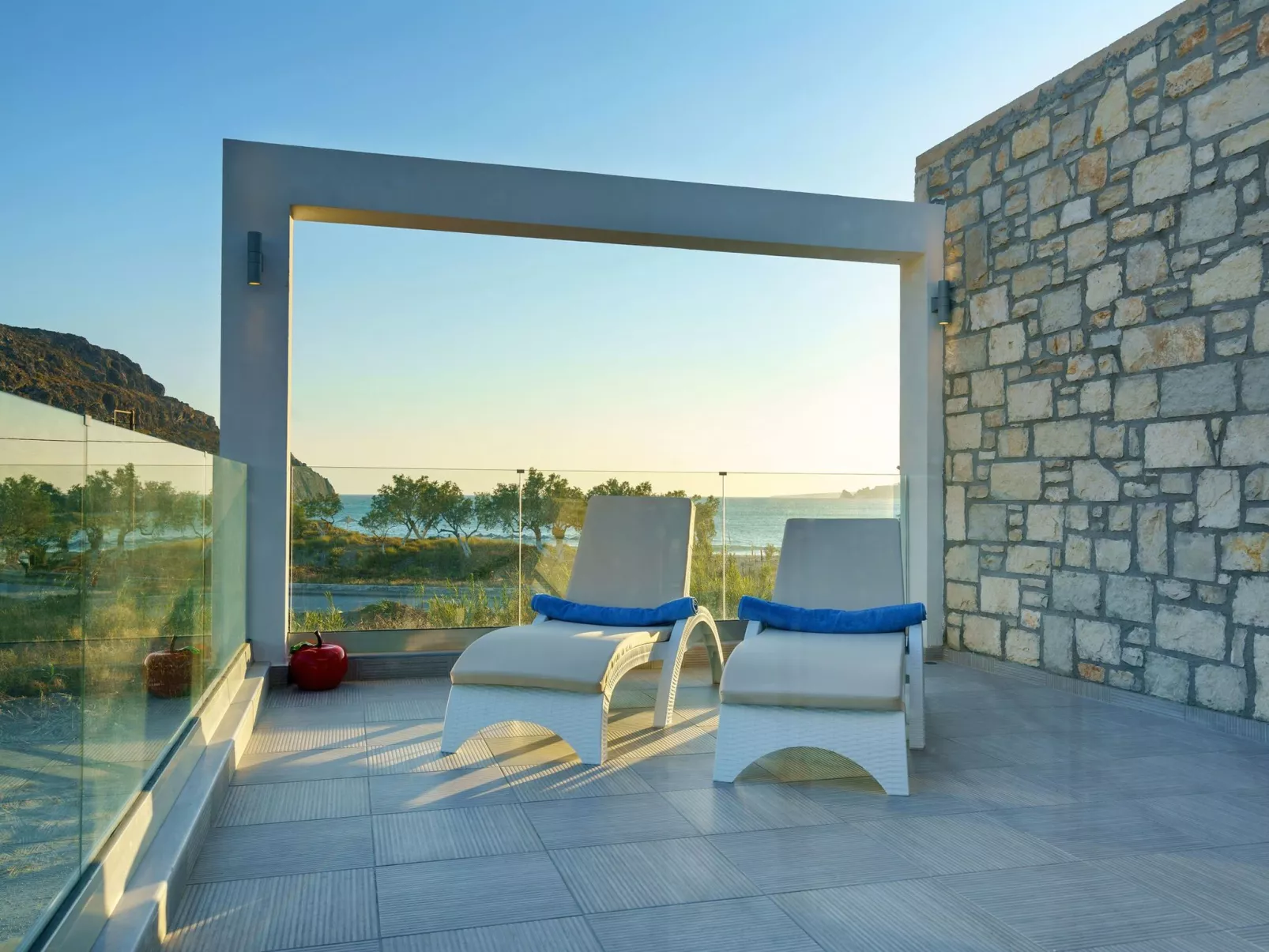 Beachfront Villa 30m zu den Annehmlichkeiten und BBQ Bereich-Buiten