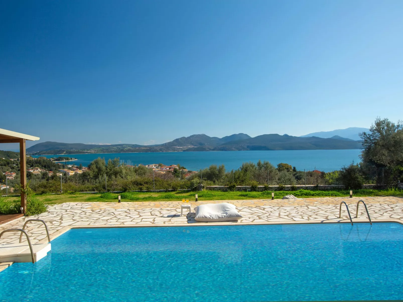 Artemis-Villa-Buiten