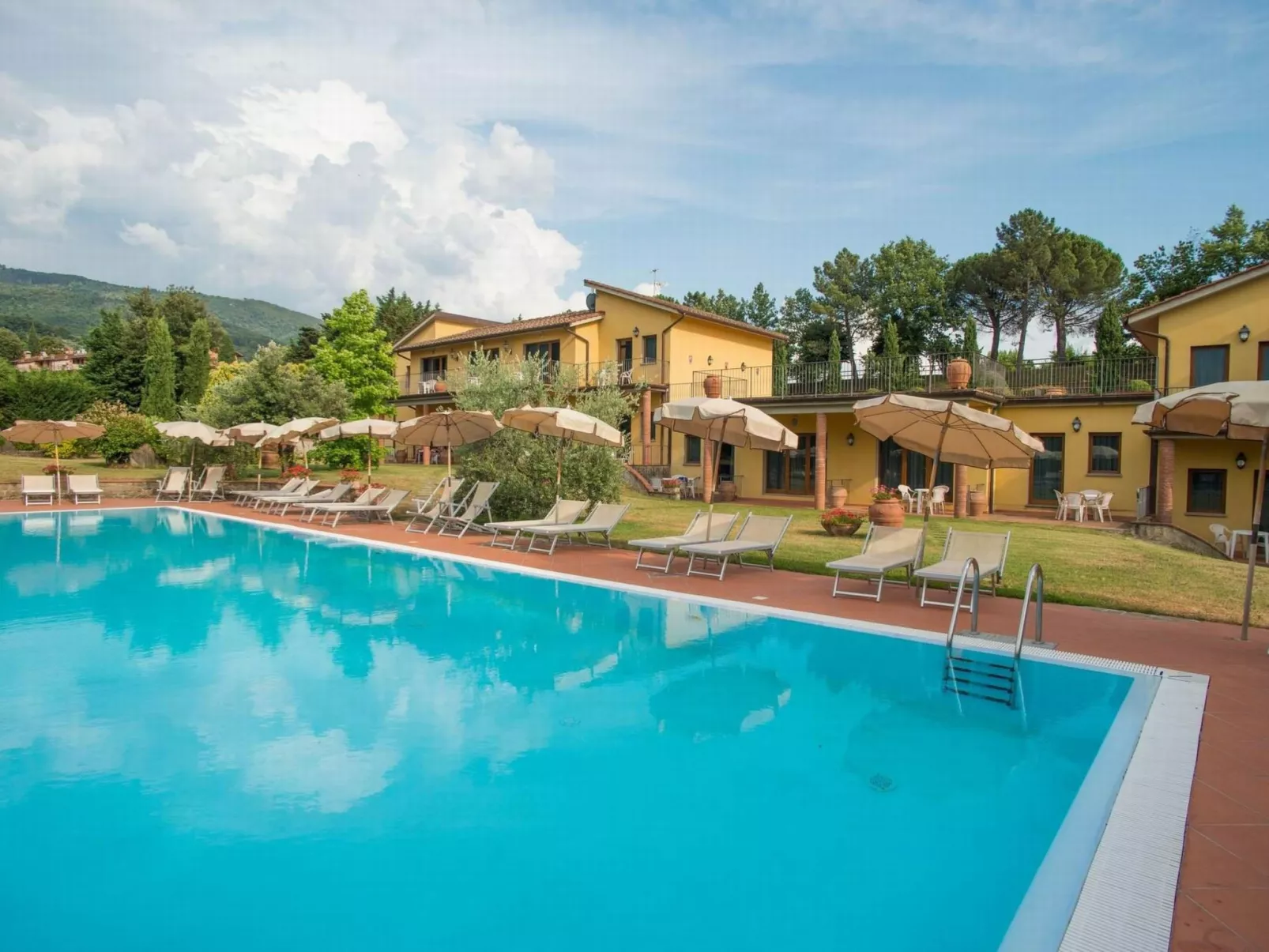 Unterkunft für 5 Personen, auf einem Bauernhof mit Schwimmbad-Buiten