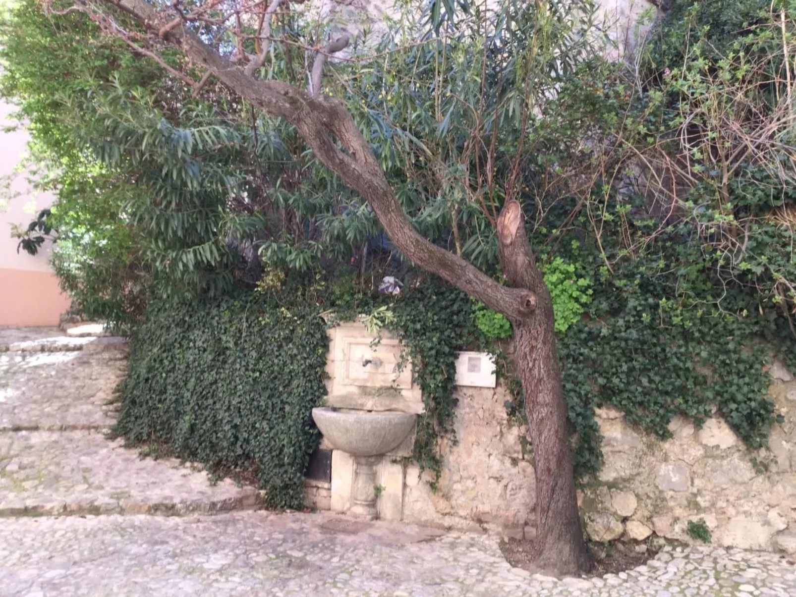 "Meline" mit Aussicht-Buiten