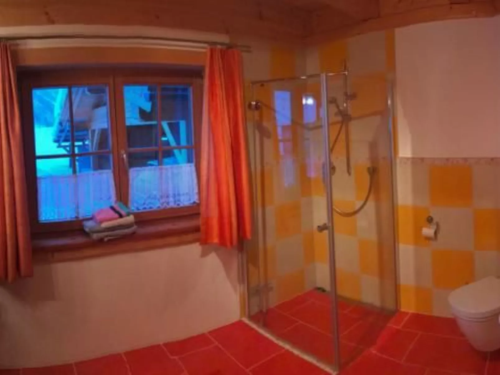 Villa mit Garten, Terrasse und Grill-Binnen