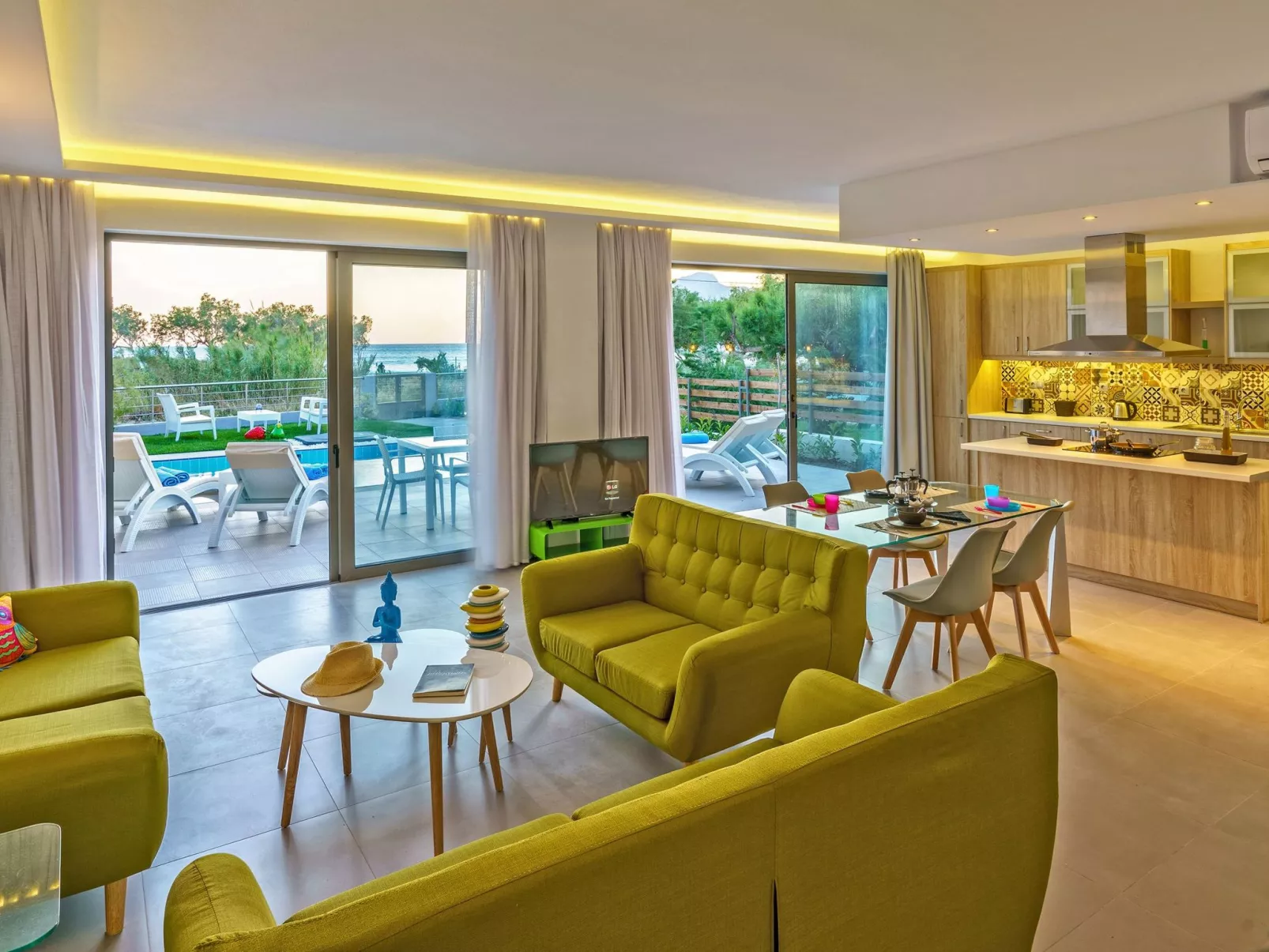 Villa am Strand mit Pool BBQ Spaziergang zu Annehmlichkeiten-Binnen