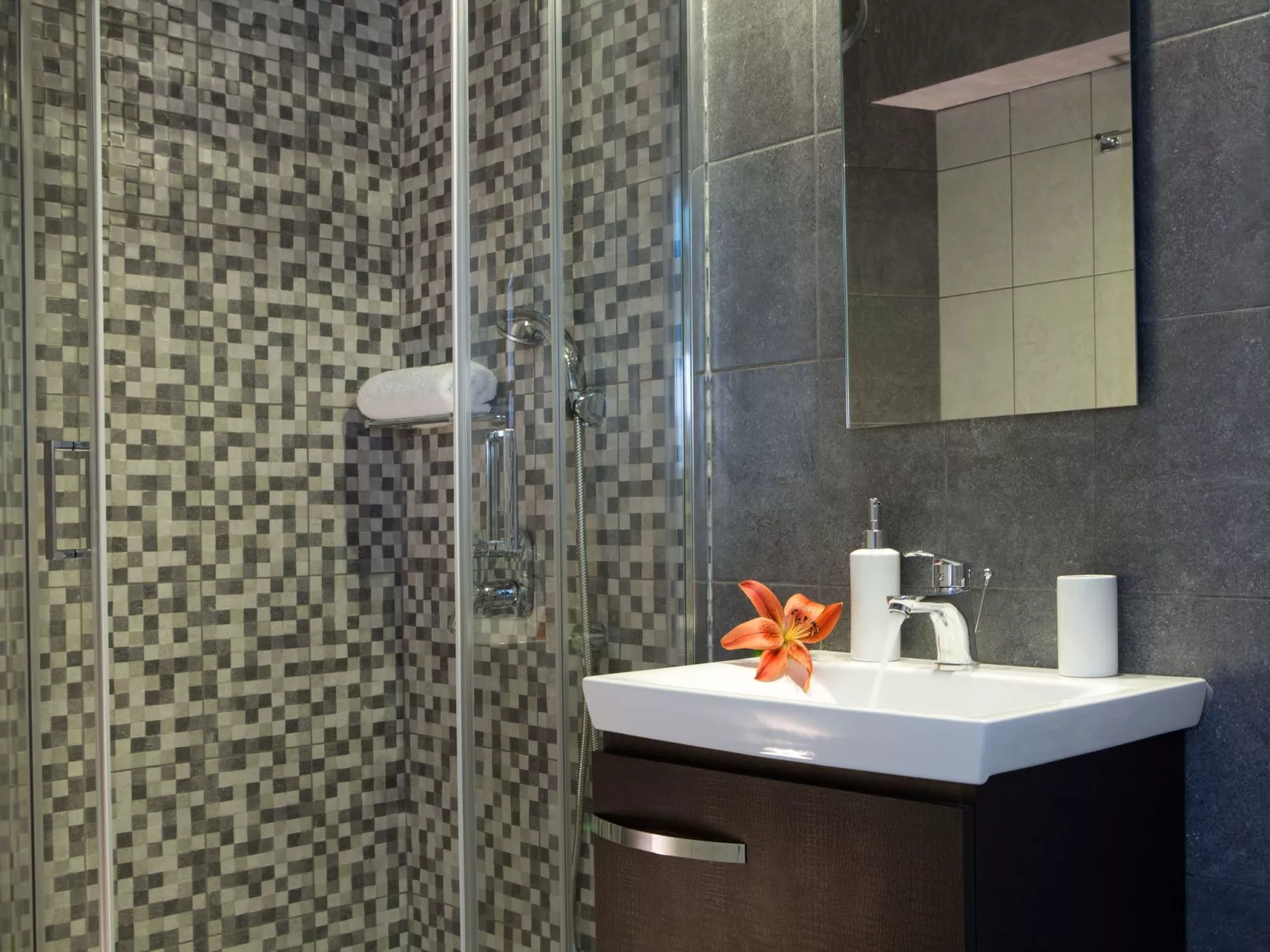 Herrliche Villa mit schönem Pool, Terrasse und Meerblick-Image-tags.info