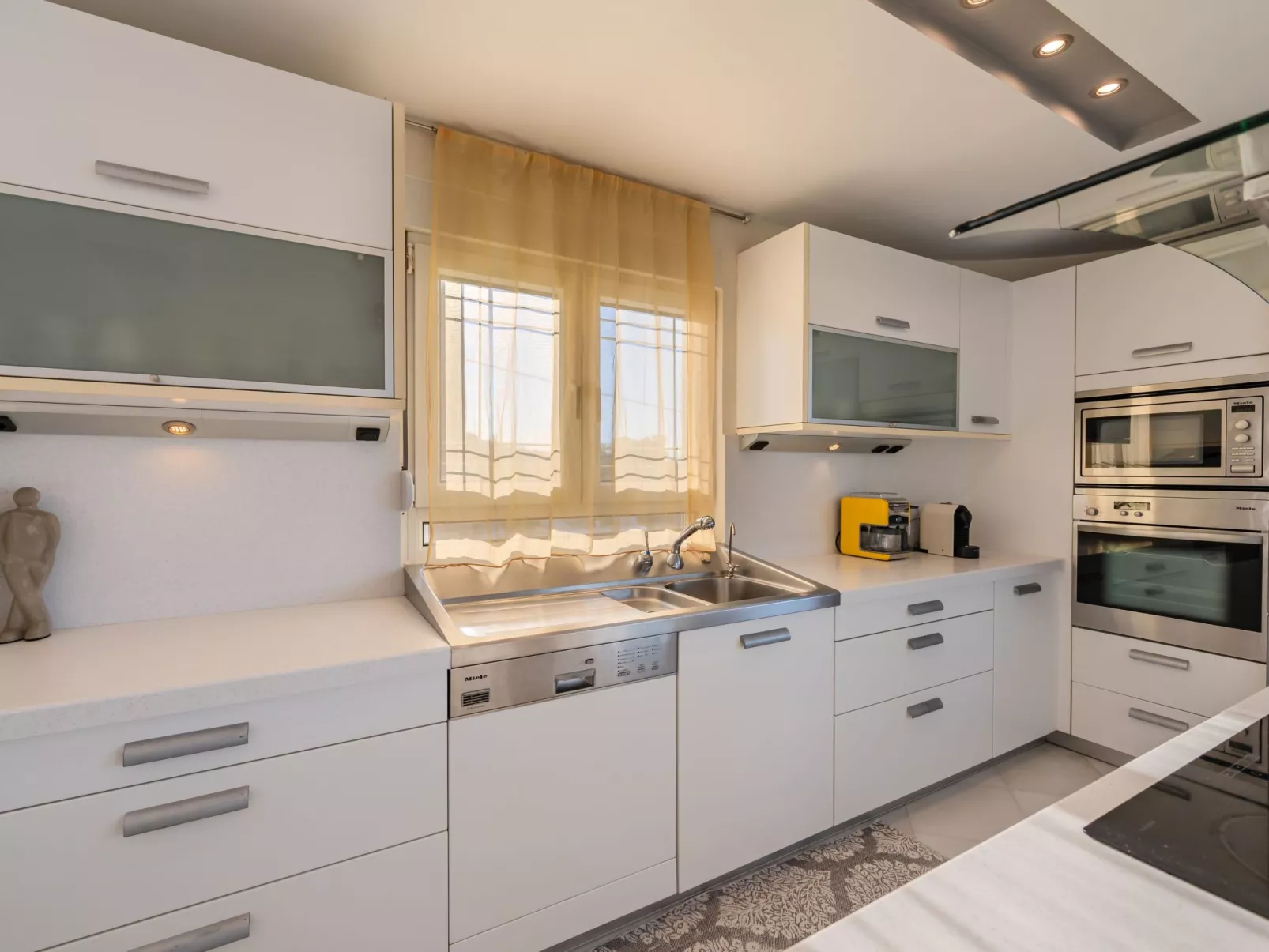 Villa mit Infinity-Pool und BBQ, Nähe zum Strand-Image-tags.info